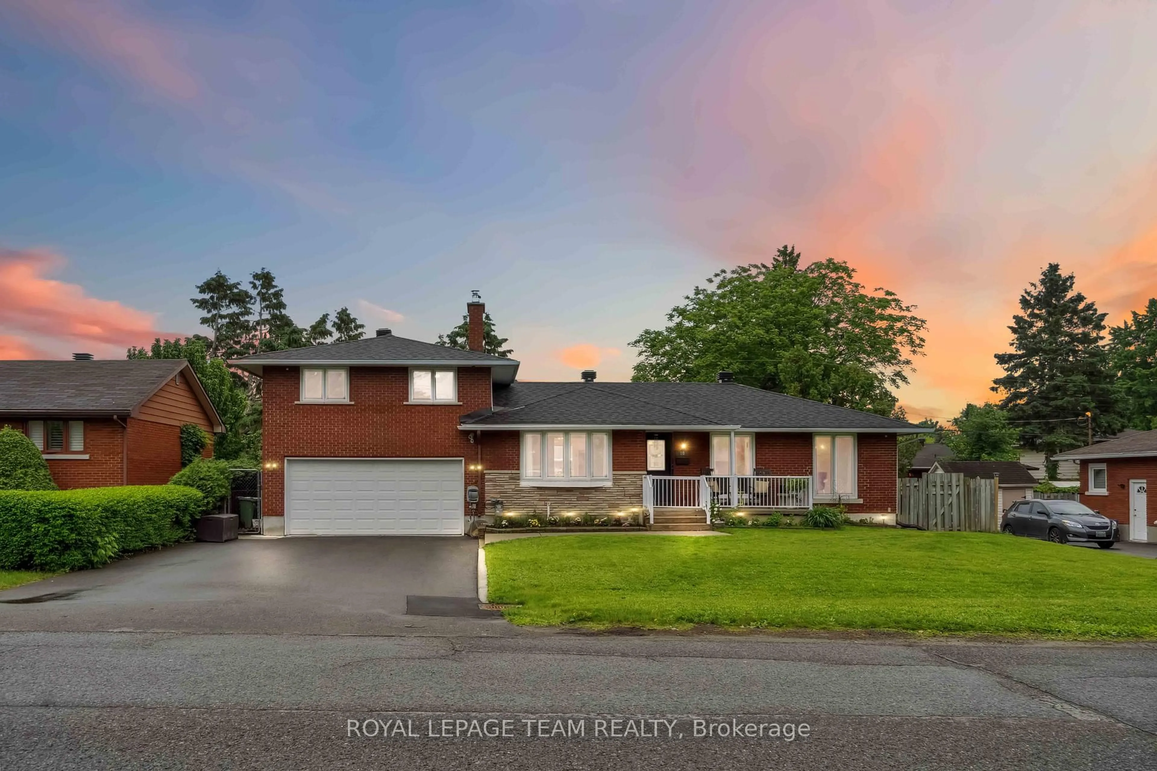A pic from outside/outdoor area/front of a property/back of a property/a pic from drone, street for 80 David Dr, Ottawa Ontario K2G 2N5