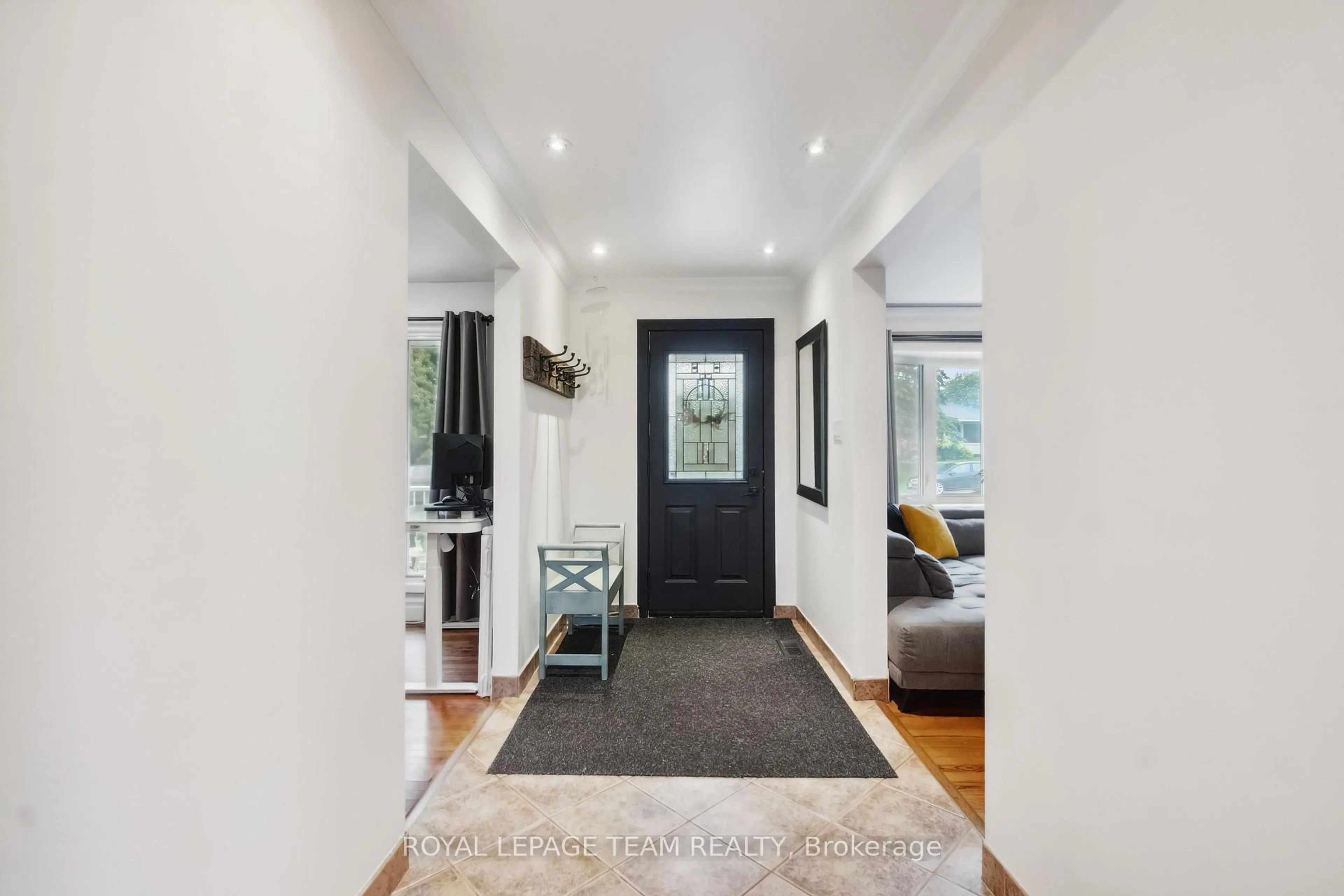 Indoor entryway for 80 David Dr, Ottawa Ontario K2G 2N5