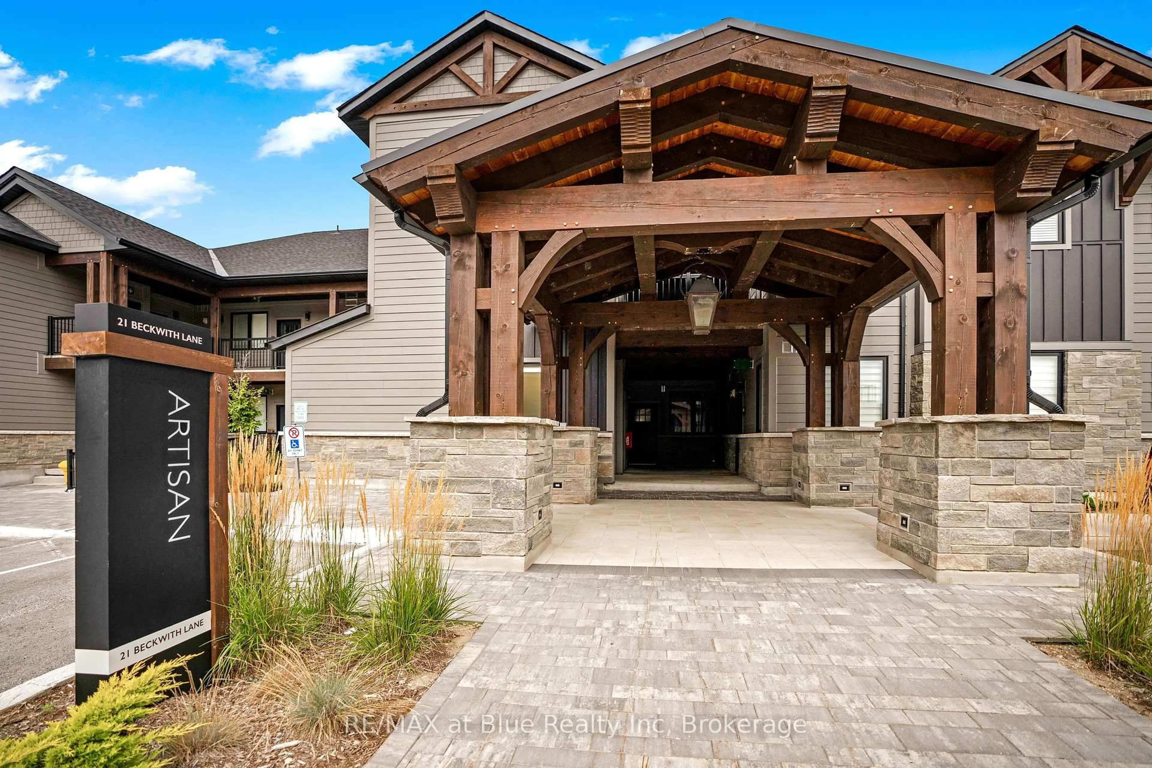 Indoor entryway for 21 Beckwith Lane #206, Blue Mountains Ontario L9Y 3B6