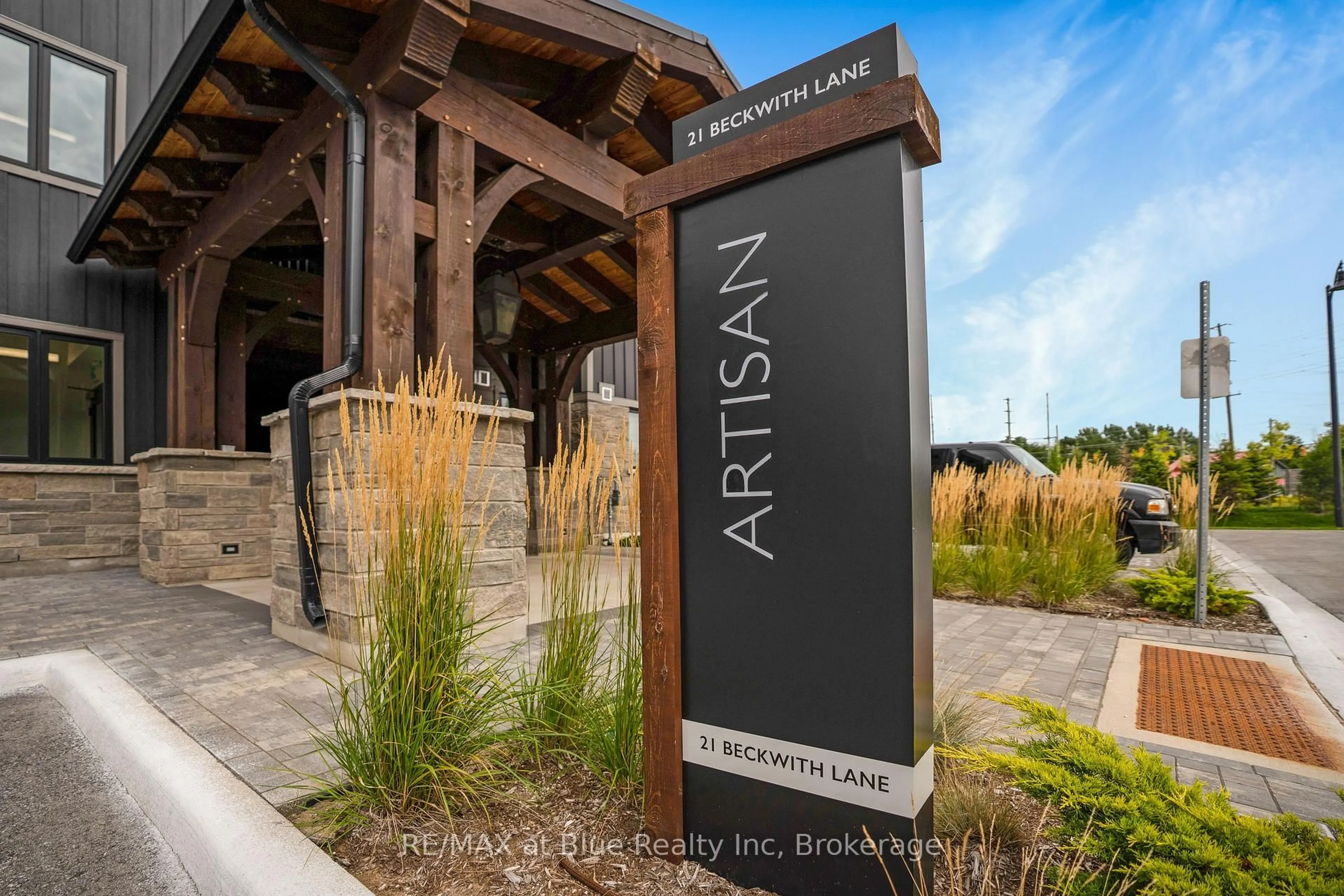 Indoor foyer for 21 Beckwith Lane #206, Blue Mountains Ontario L9Y 3B6