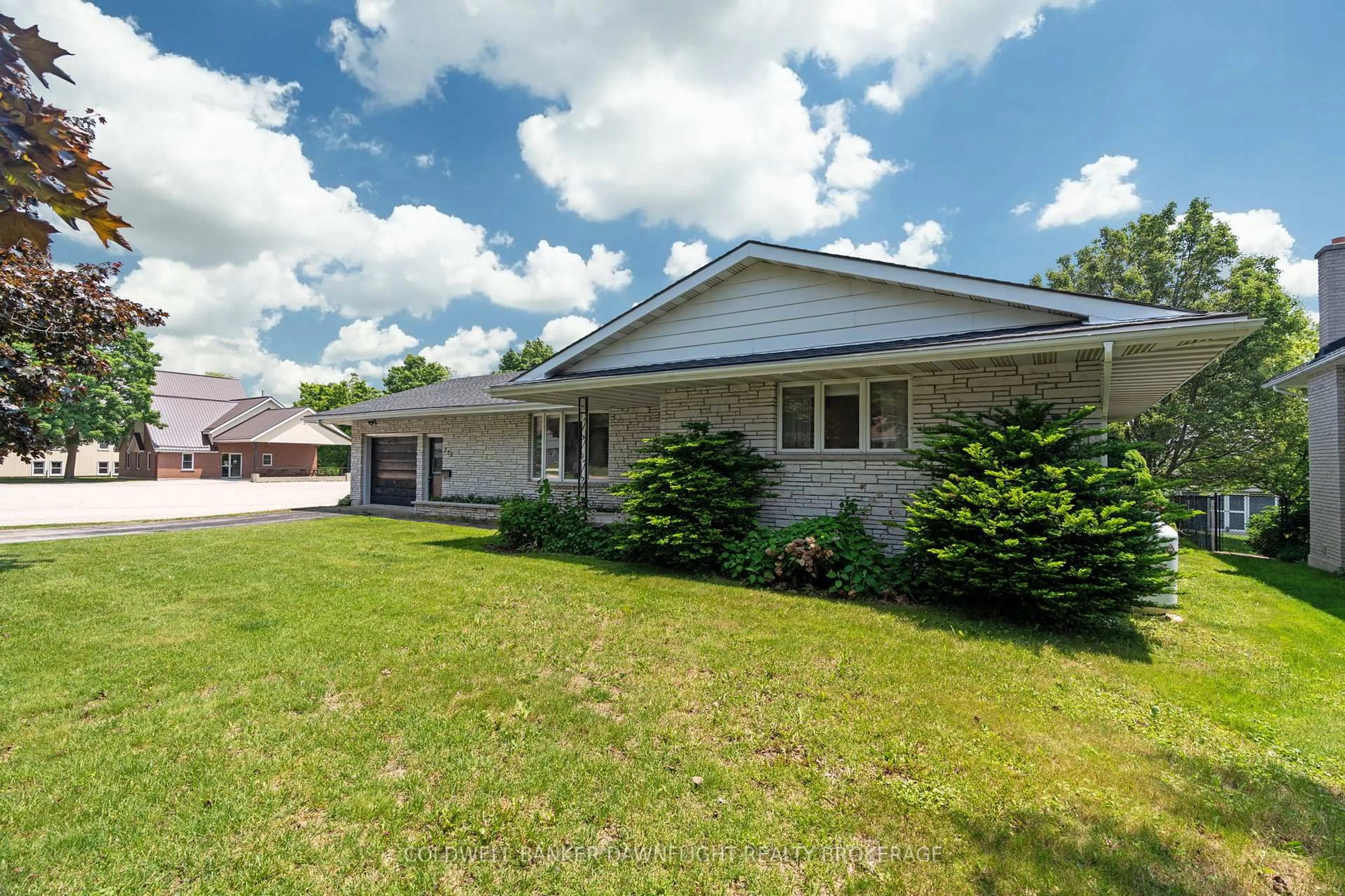 A pic from outside/outdoor area/front of a property/back of a property/a pic from drone, unknown for 275 Place St St, Huron-Kinloss Ontario N0G 2H0