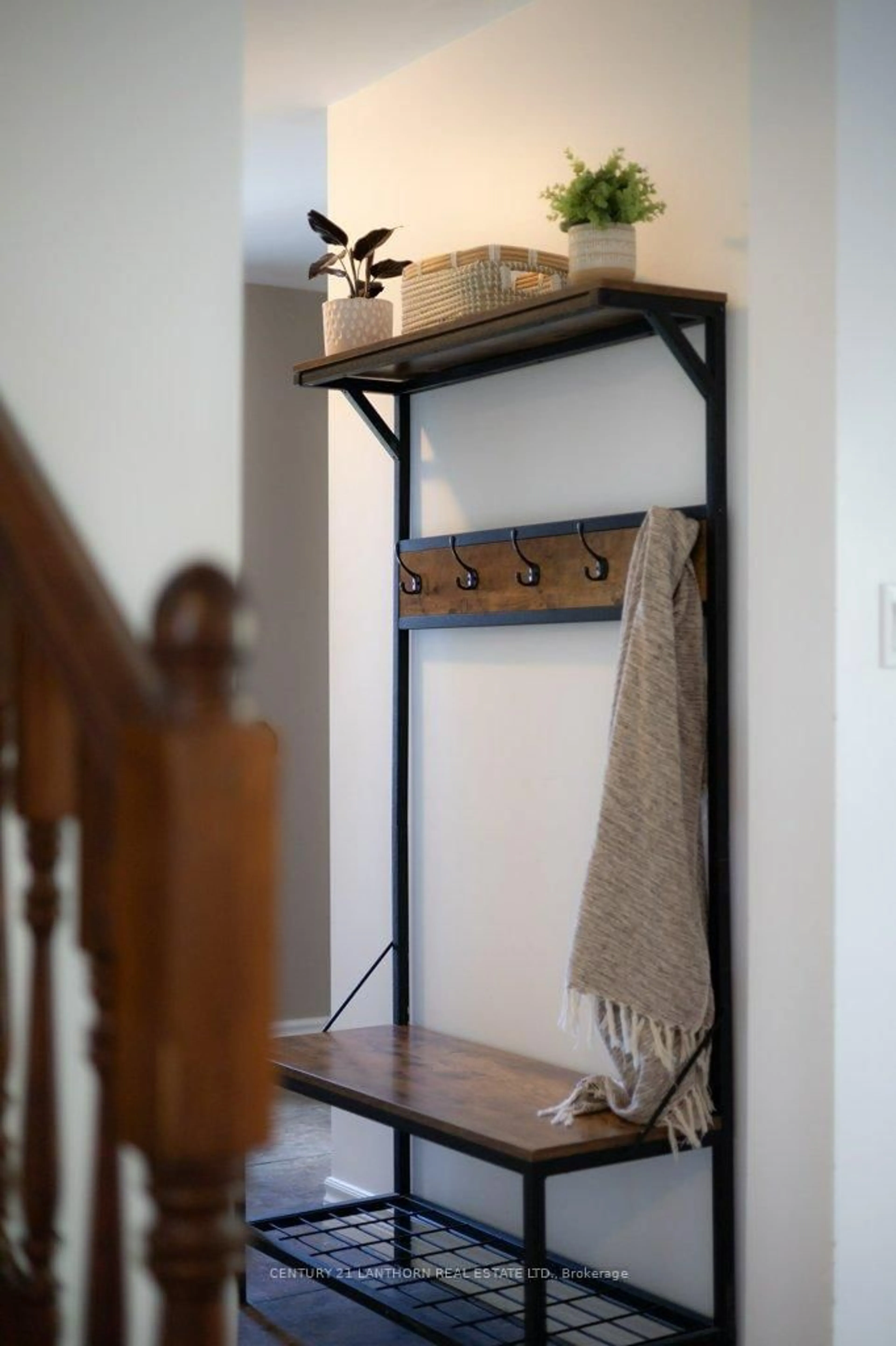 Indoor entryway for 986 Black Rd, Prince Edward County Ontario K0K 1W0