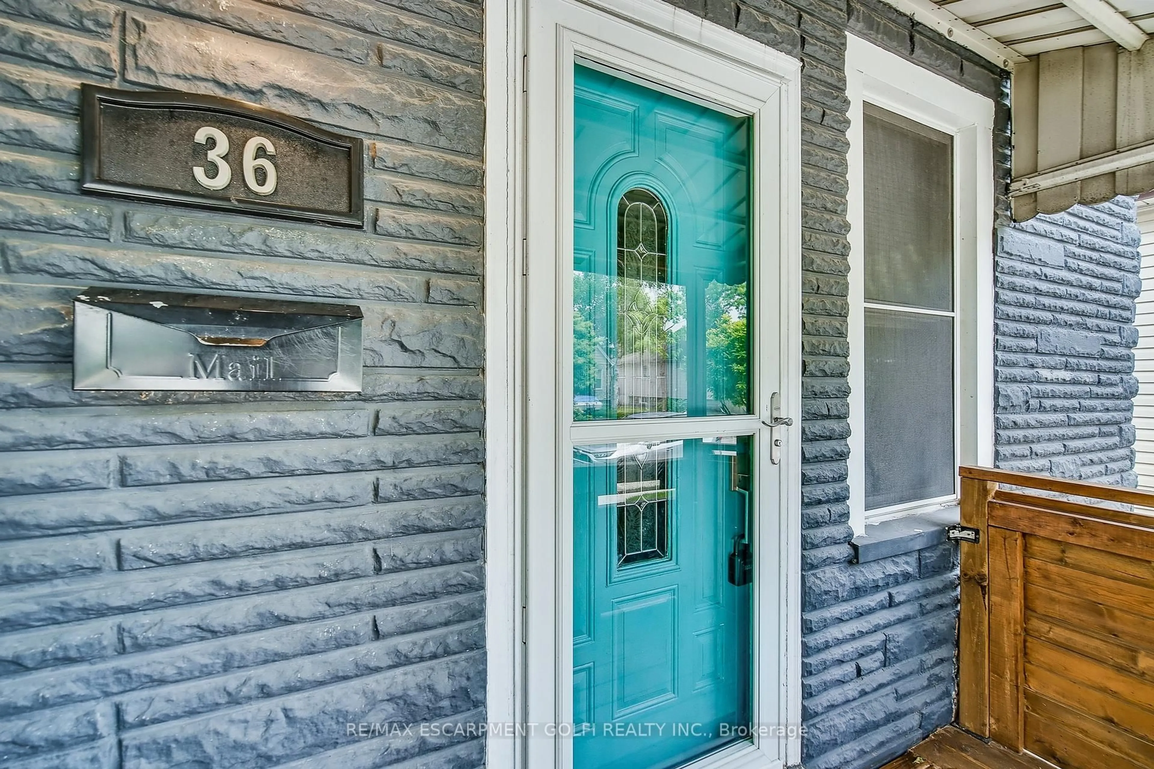 Indoor entryway for 36 Barons Ave, Hamilton Ontario L8H 5A2