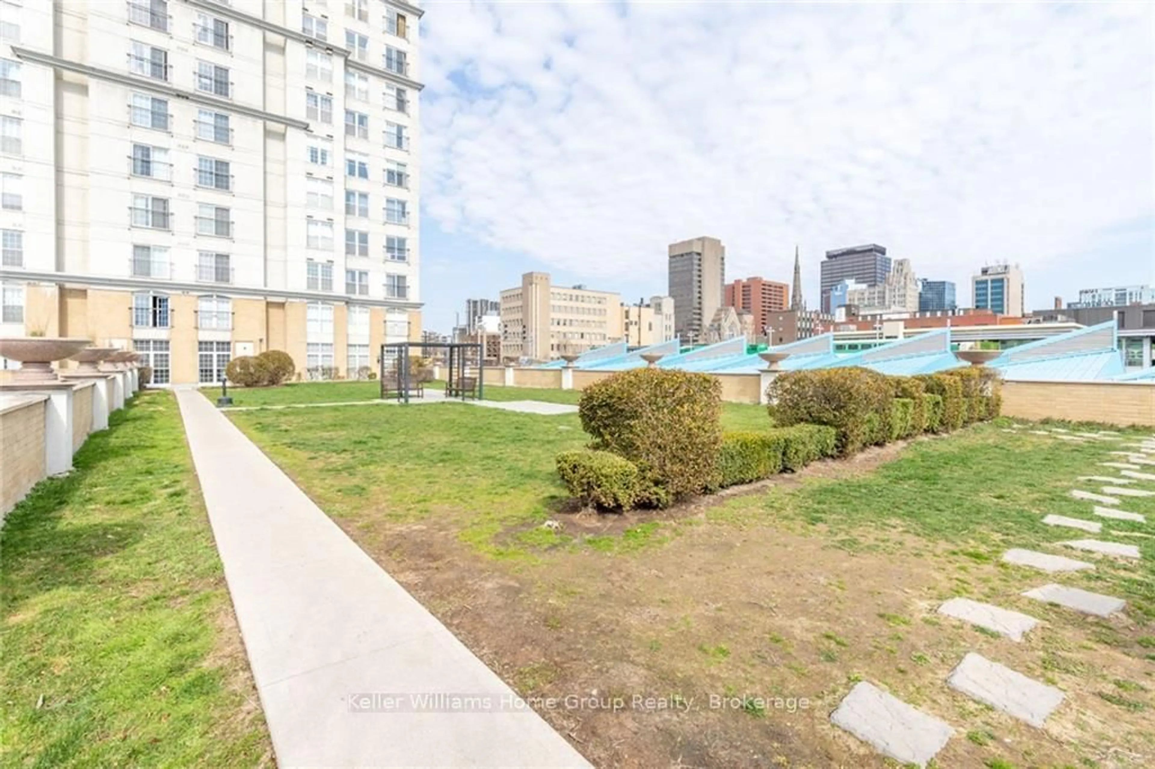 Pool for 135 James St #209, Hamilton Ontario L8P 2Z6
