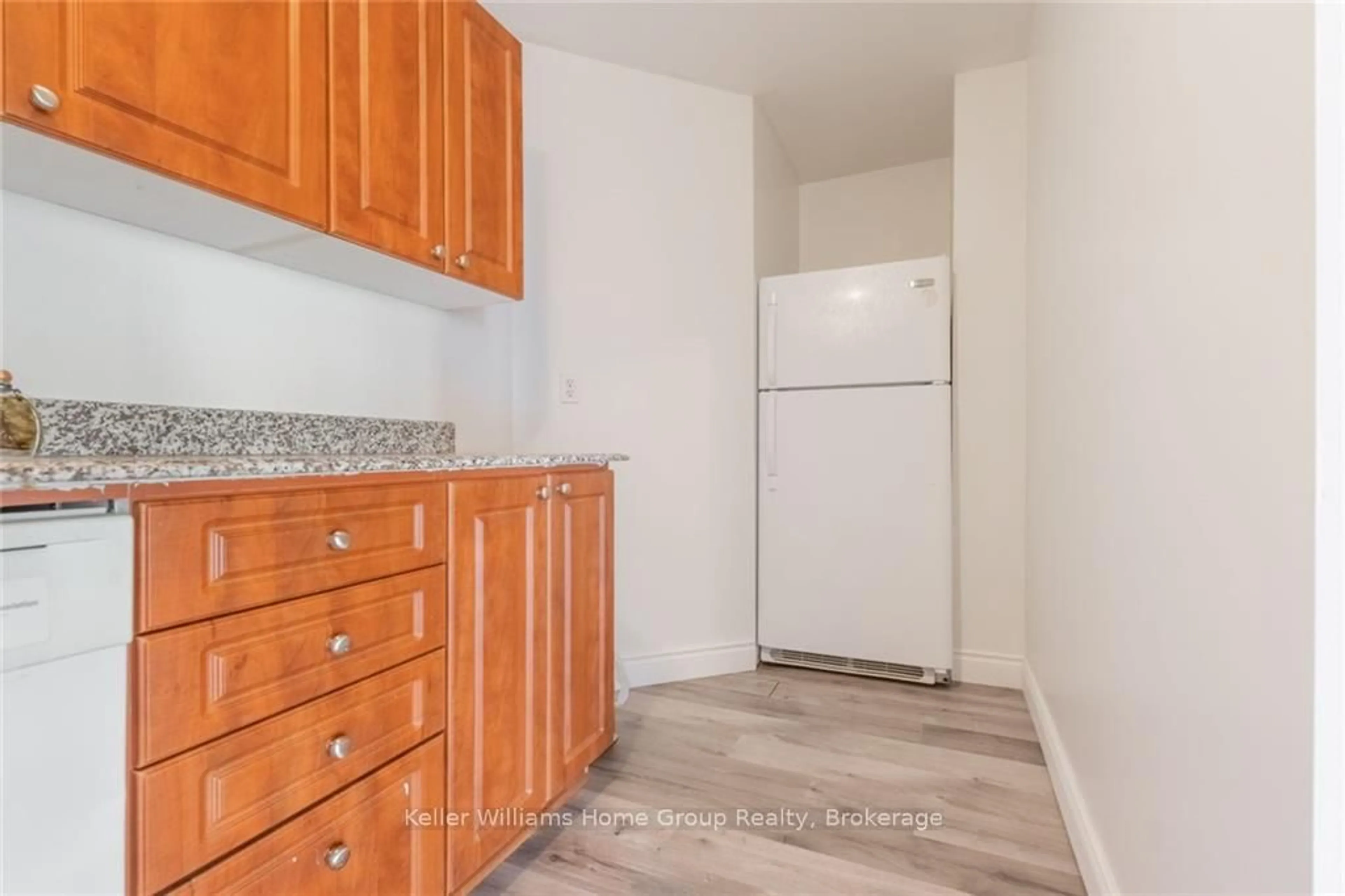 Standard kitchen, ceramic/tile floor for 135 James St #209, Hamilton Ontario L8P 2Z6