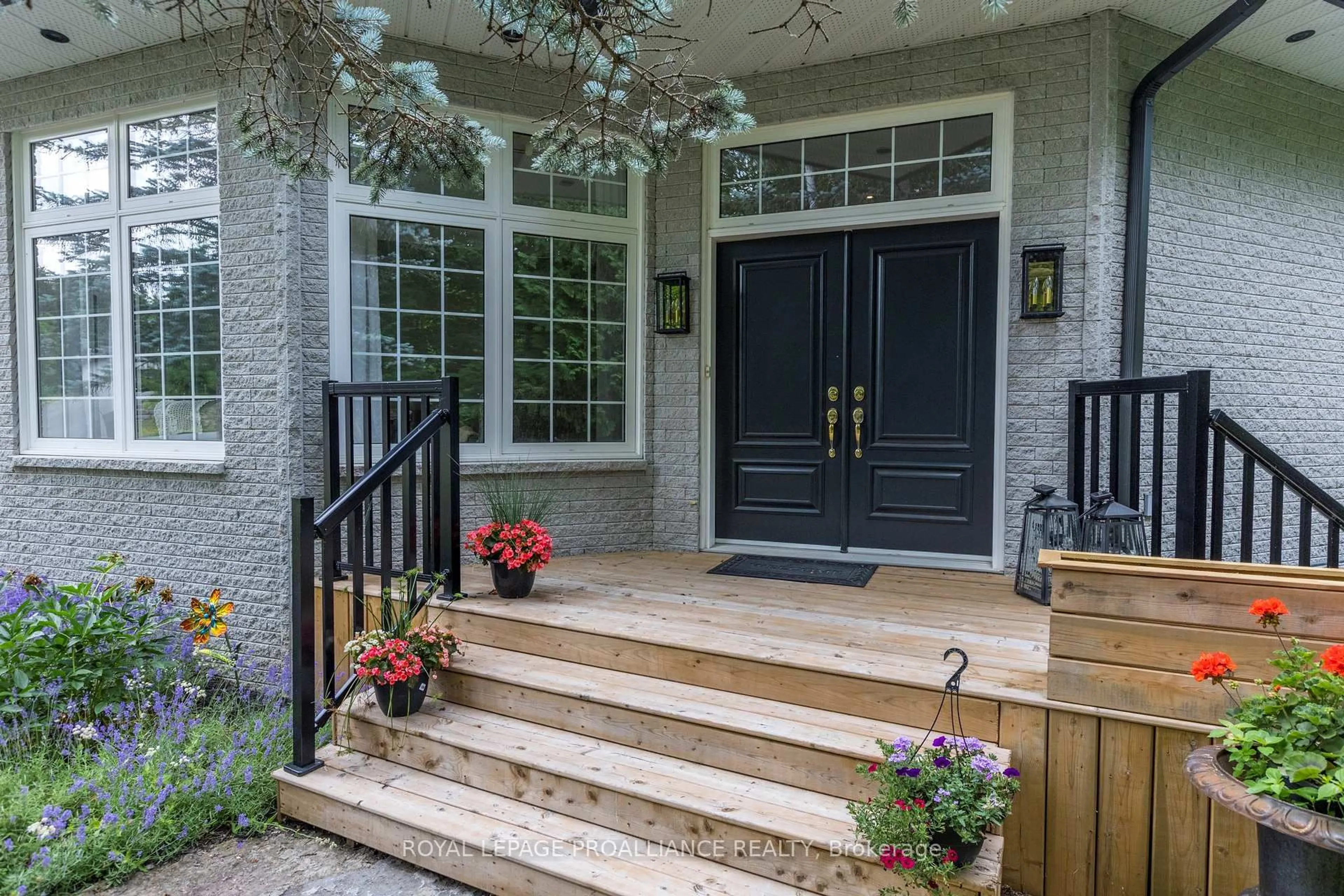 Indoor entryway for 137 Sumcot Dr, Trent Lakes Ontario K0L 1J0