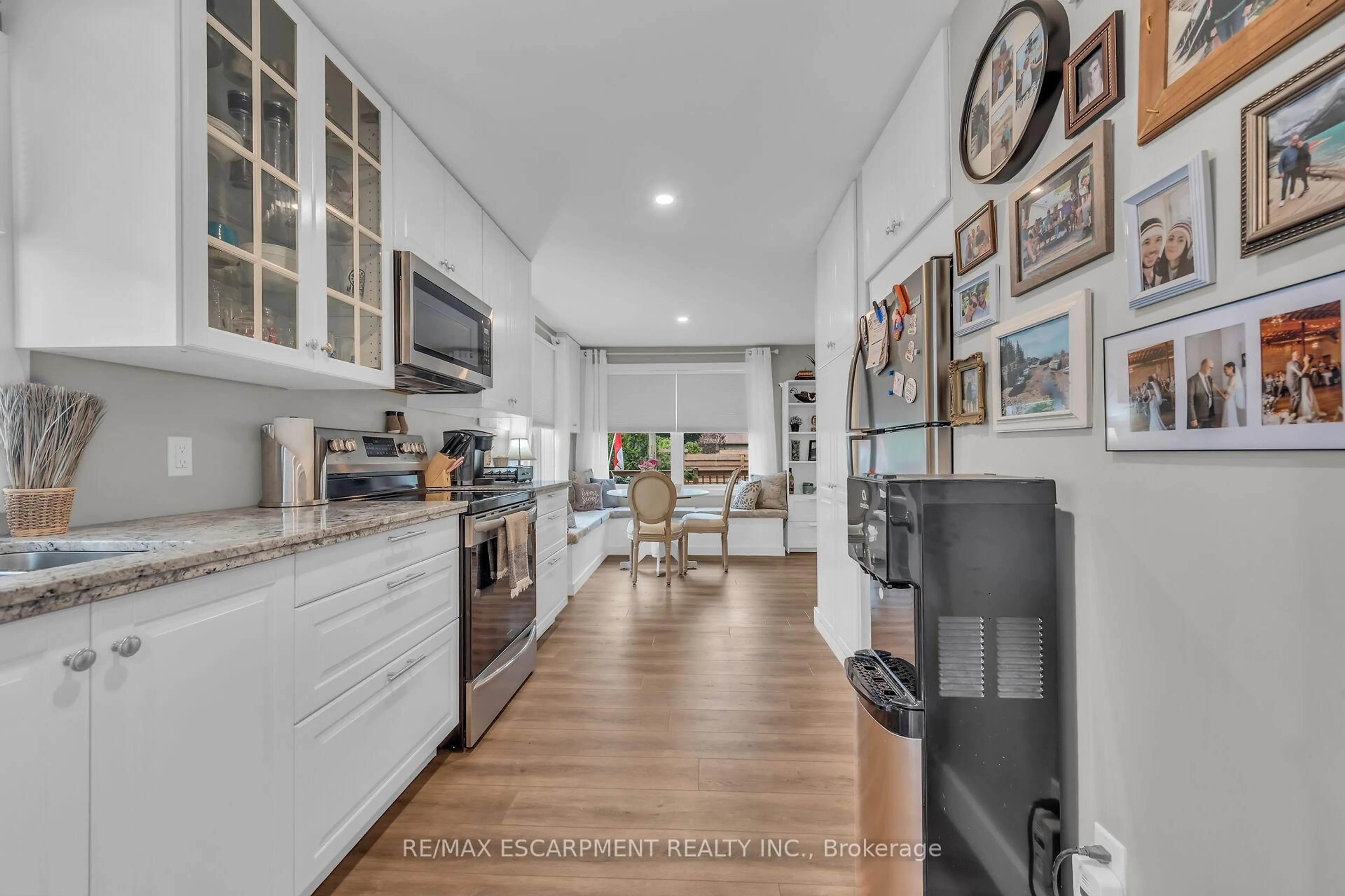 Open concept kitchen, unknown for 10 11th St, Haldimand Ontario N0A 1P0
