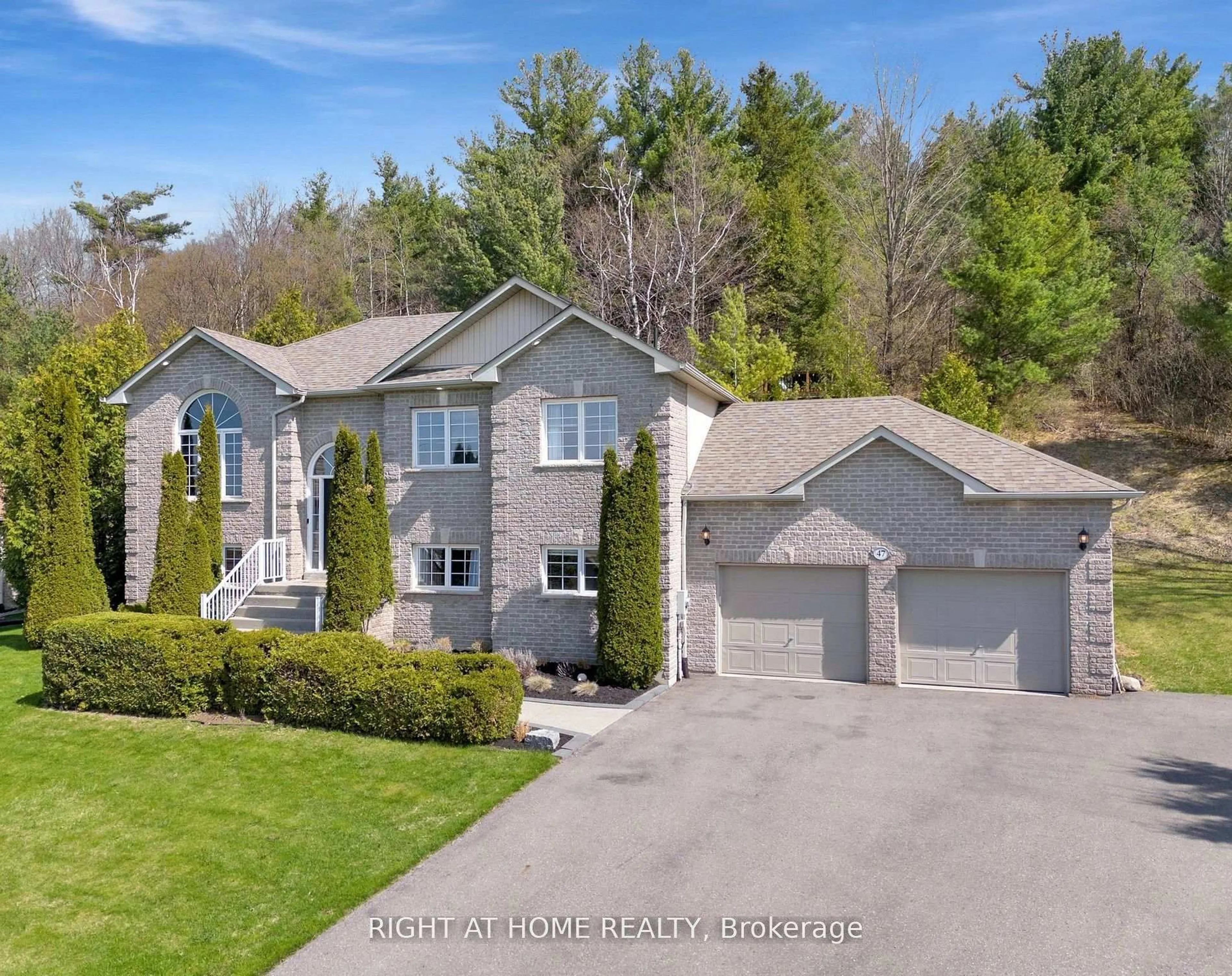 A pic from outside/outdoor area/front of a property/back of a property/a pic from drone, street for 47 Meadowland Dr, Hamilton Township Ontario K0K 1C0