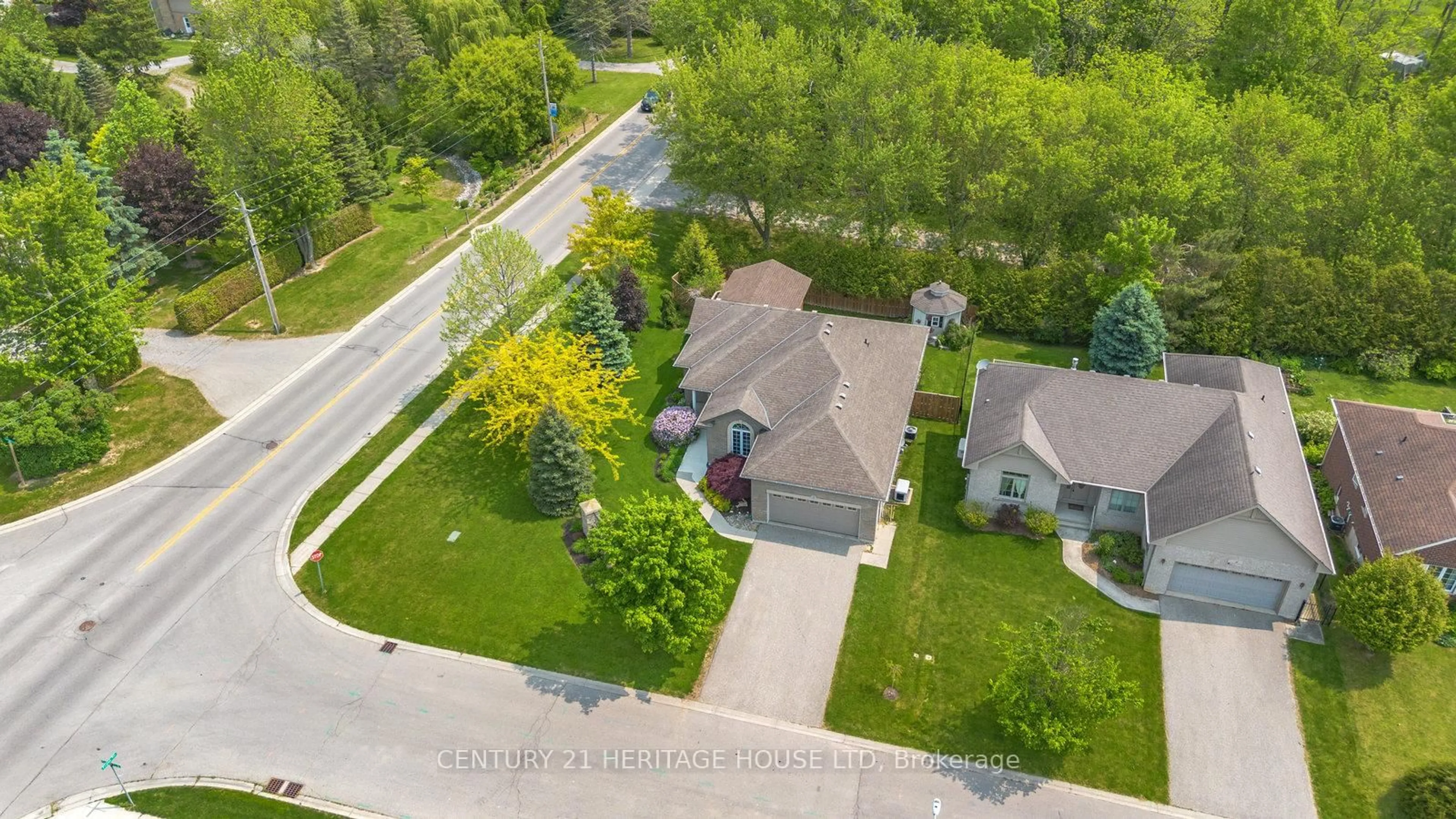 A pic from outside/outdoor area/front of a property/back of a property/a pic from drone, street for 2 Hunter Dr, Haldimand Ontario N0E 1M0
