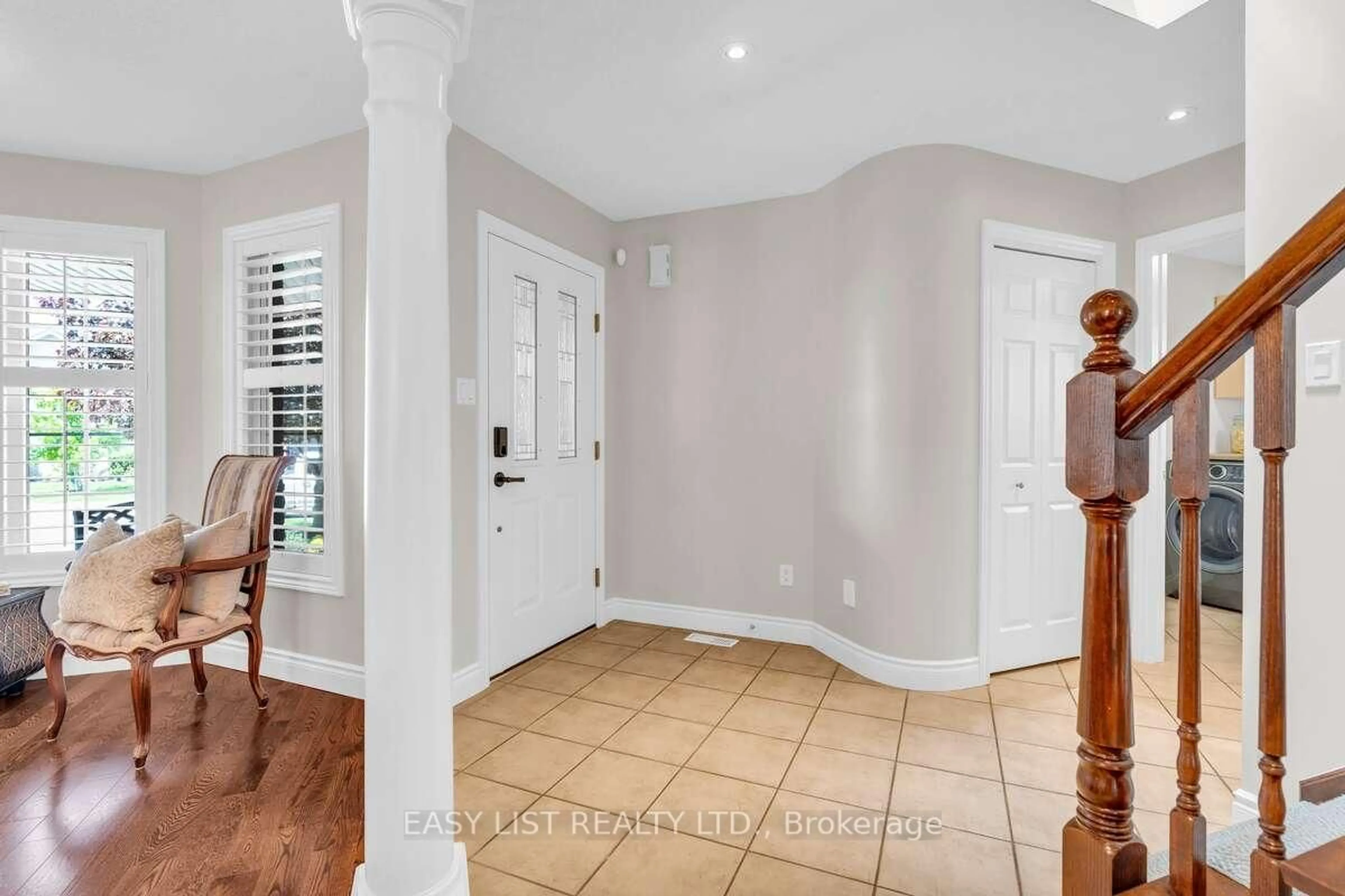 Indoor entryway for 53 Grey Oak Dr, Guelph Ontario N1L 1P3