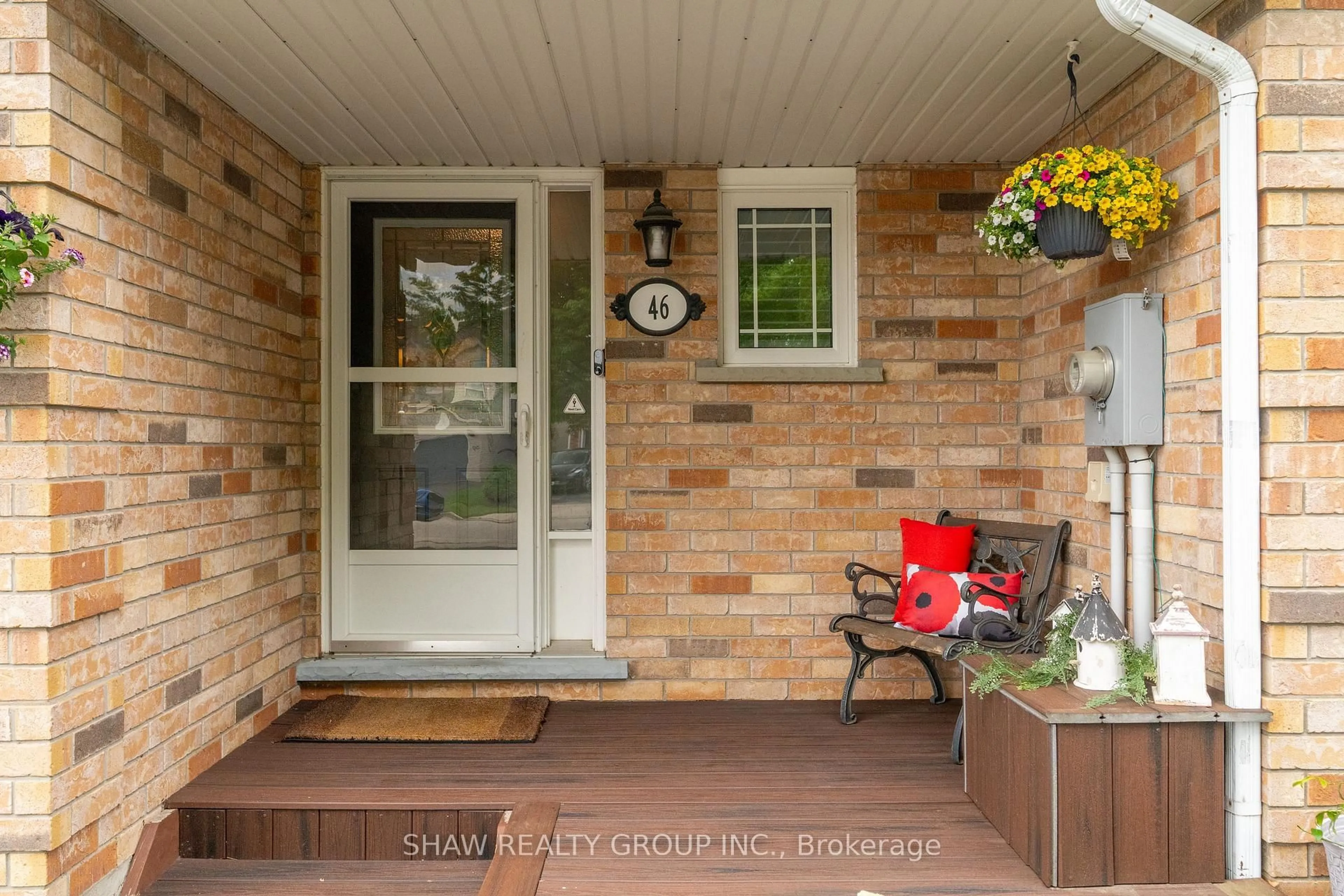 Indoor entryway for 46 Jordan Dr, Cambridge Ontario N3C 4E2