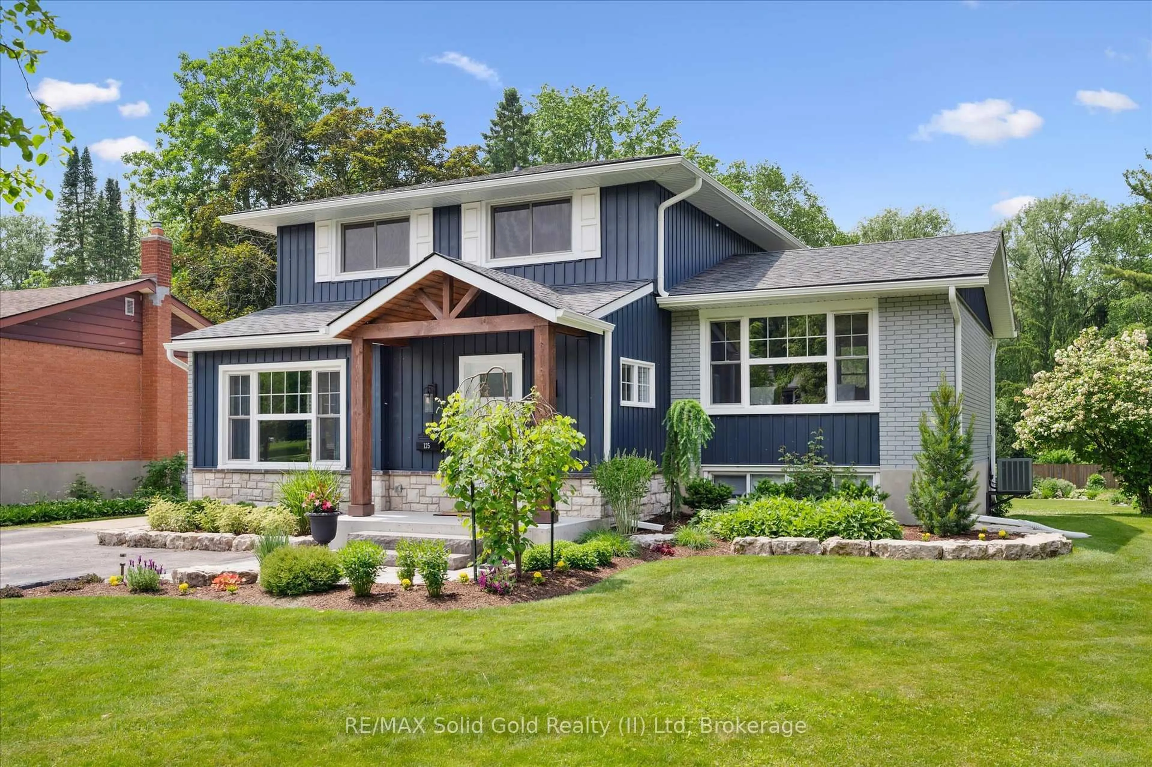 Home with vinyl exterior material, street for 125 Macgregor Cres, Waterloo Ontario N2J 3X2