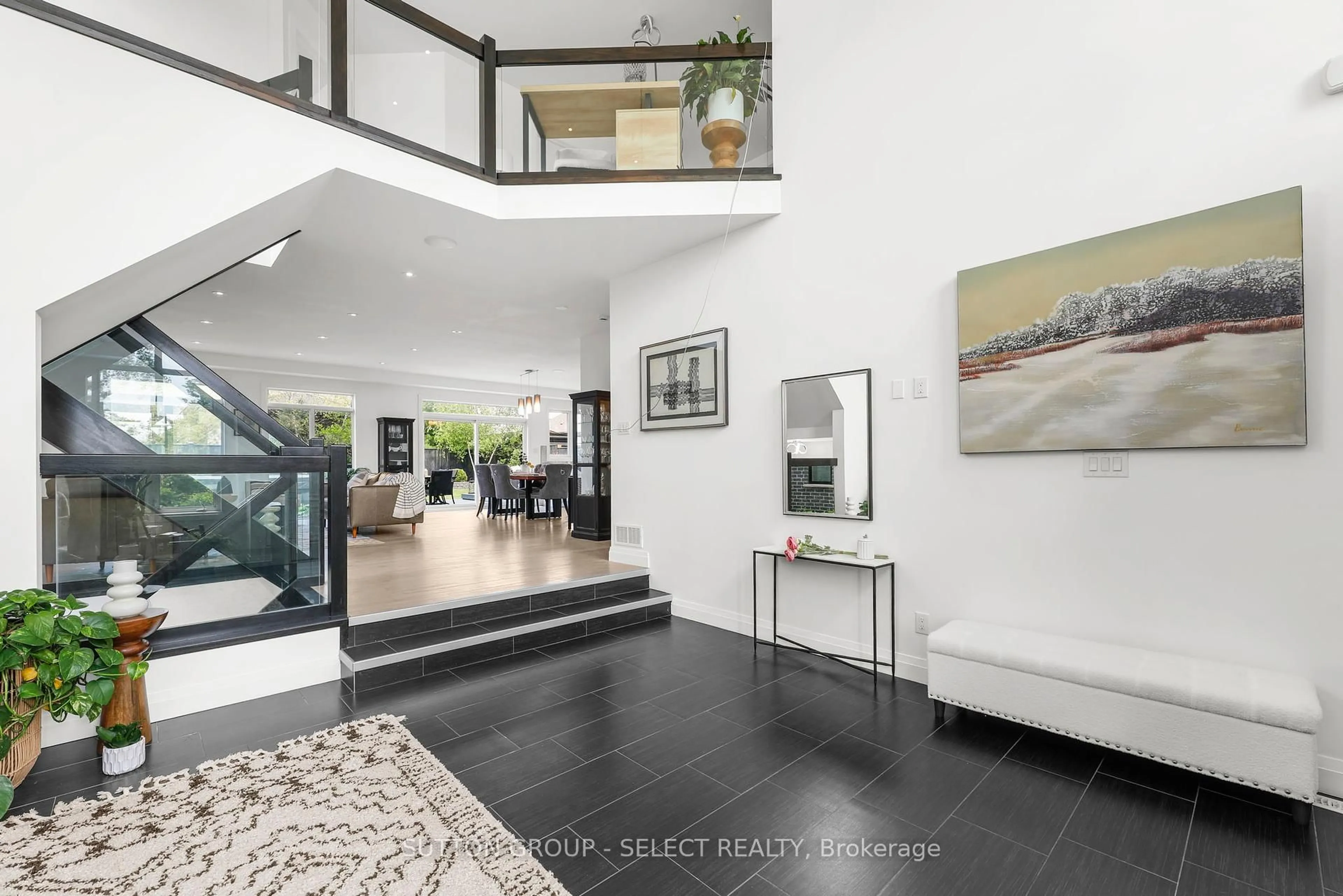Indoor foyer for 710 Hickoryridge Common, London North Ontario N6G 0M8