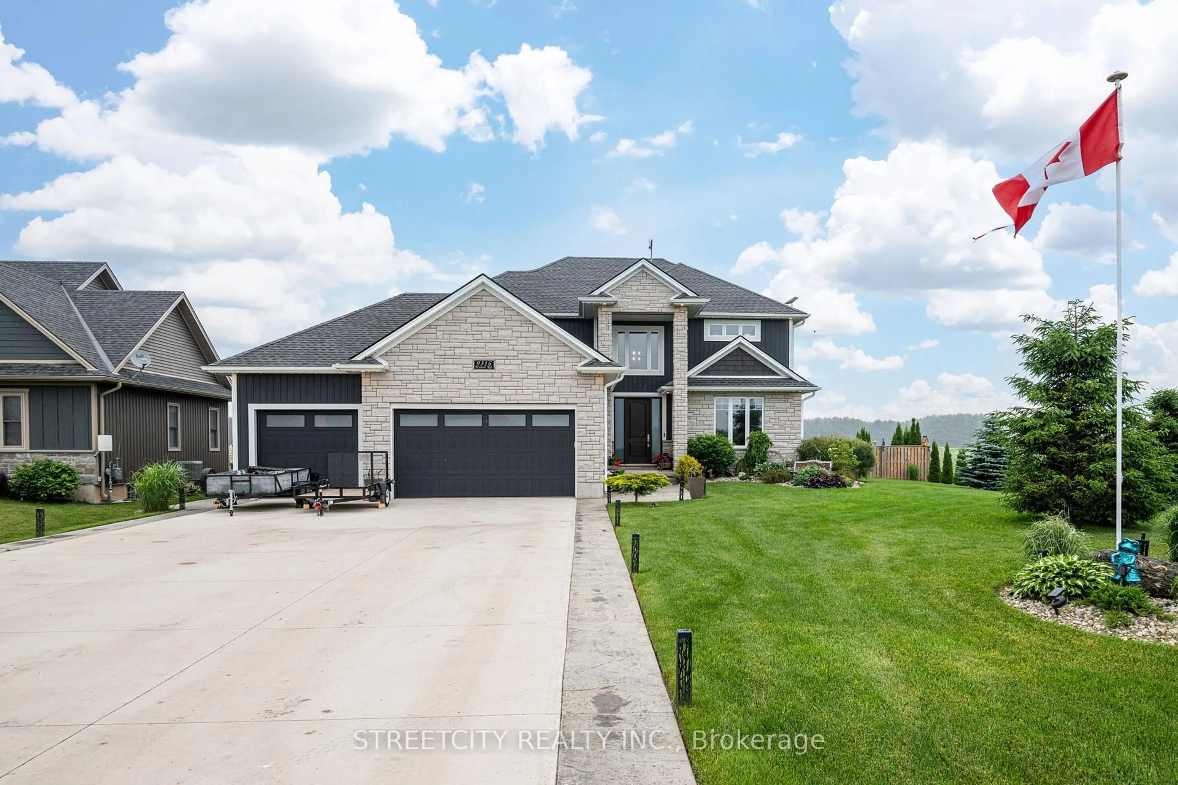 Home with vinyl exterior material, unknown for 9316 Union Rd, Southwold Ontario N0L 2E0