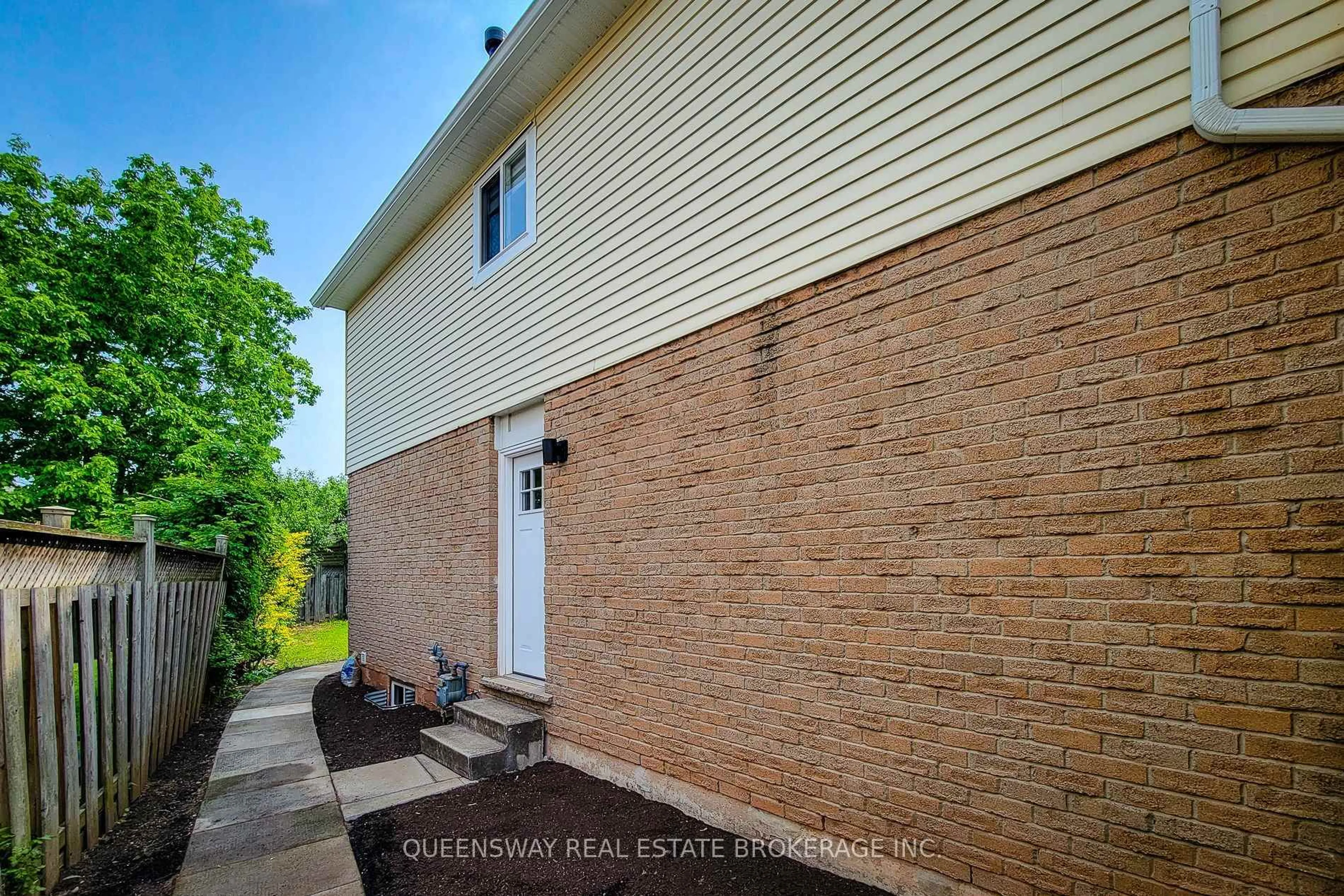 Home with brick exterior material, unknown for 142 Macintosh Dr, Hamilton Ontario L8E 4A4