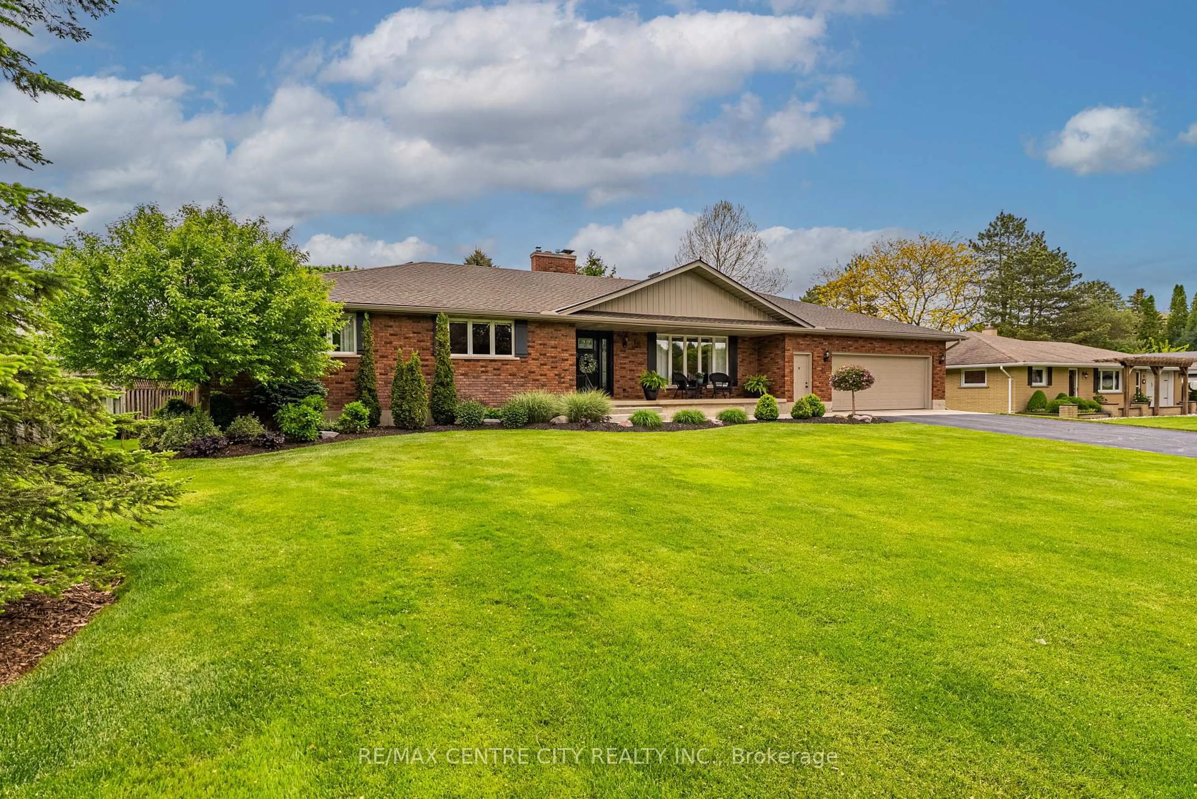 A pic from outside/outdoor area/front of a property/back of a property/a pic from drone, street for 18 Fath Ave, Aylmer Ontario N5H 1V8