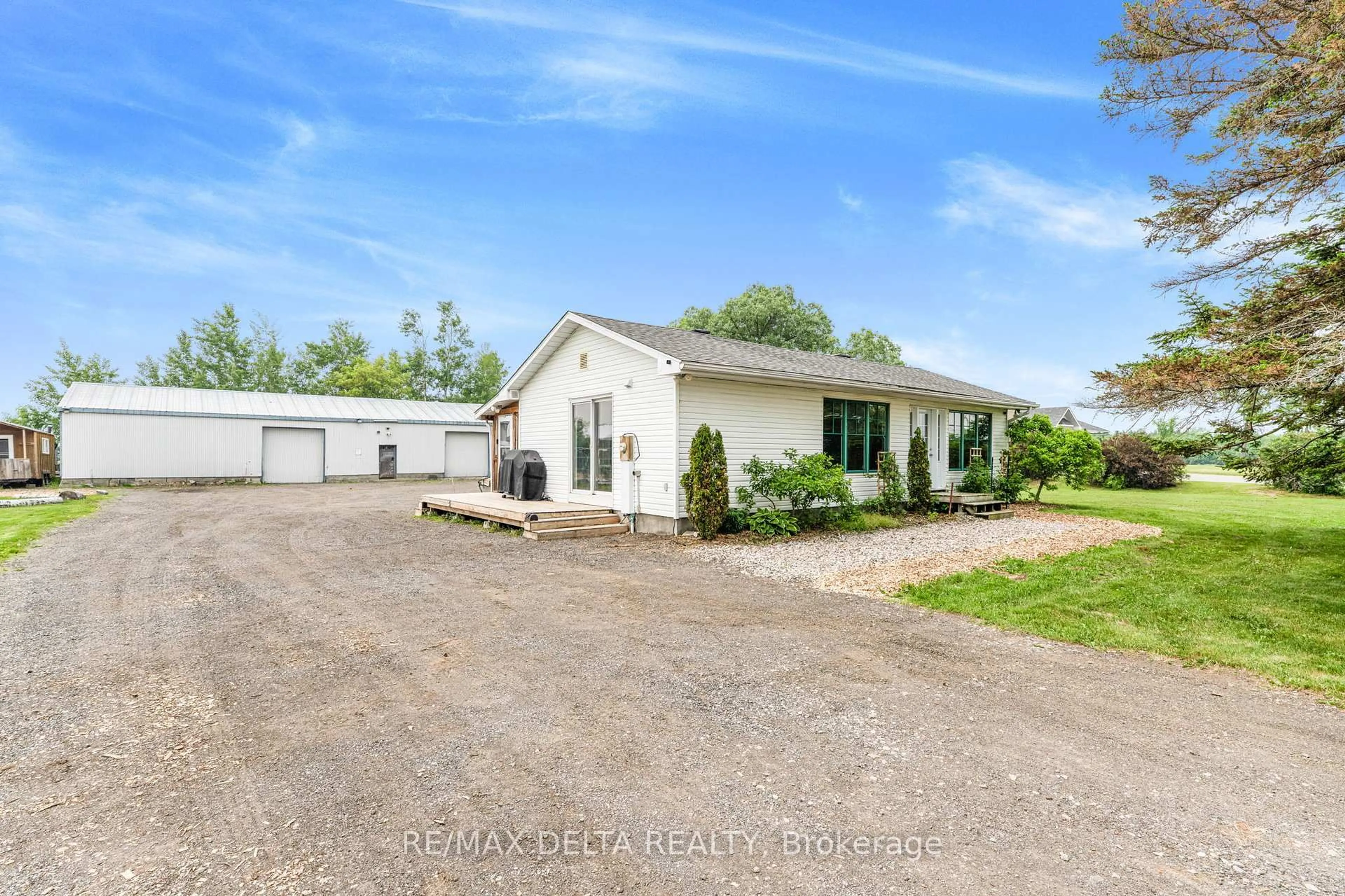 A pic from outside/outdoor area/front of a property/back of a property/a pic from drone, street for 4062 Drouin Rd, Clarence-Rockland Ontario K0A 1E0