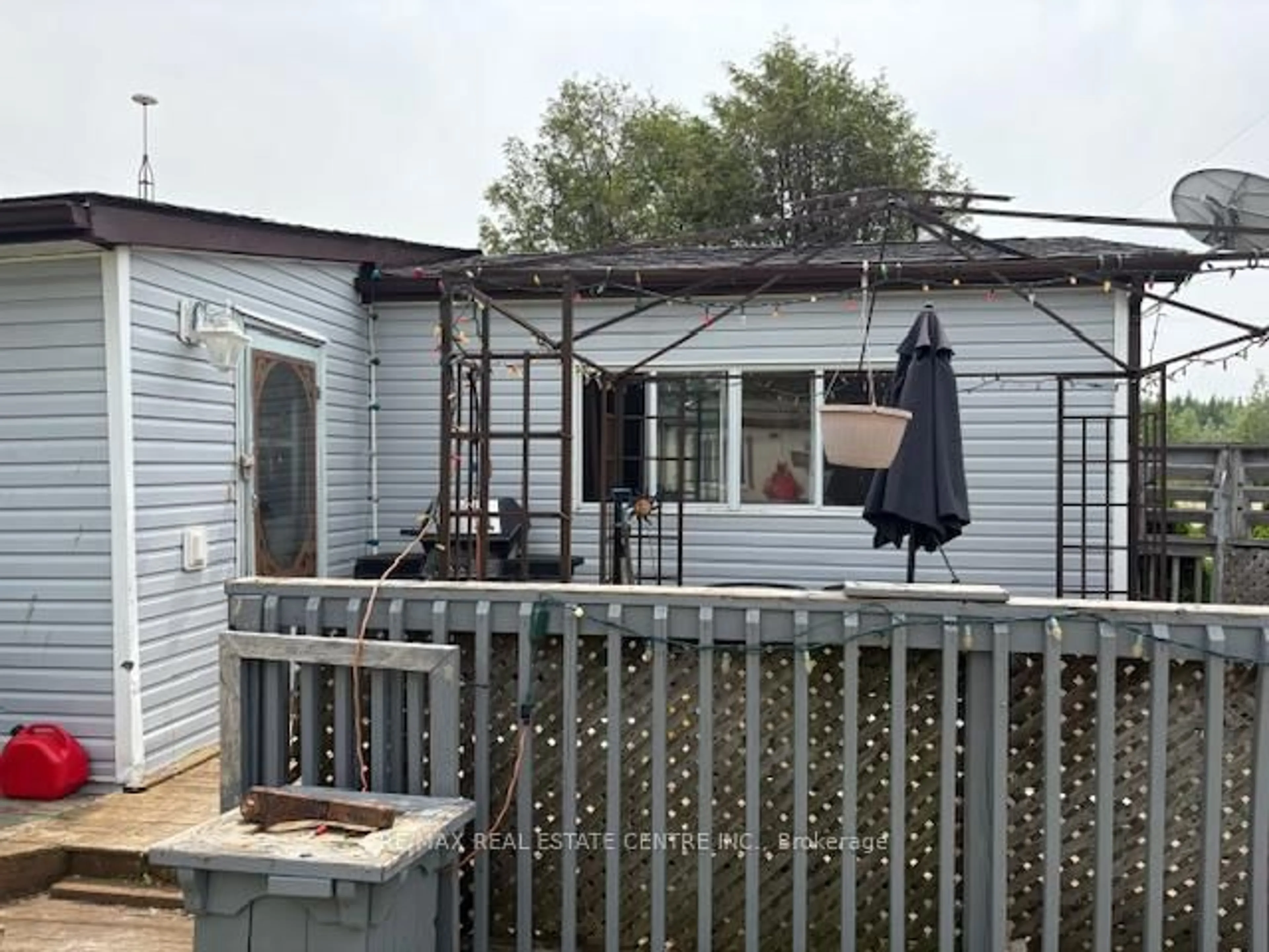 Patio, unknown for 45 Maple Grove Village Rd, Southgate Ontario N0C 1B0