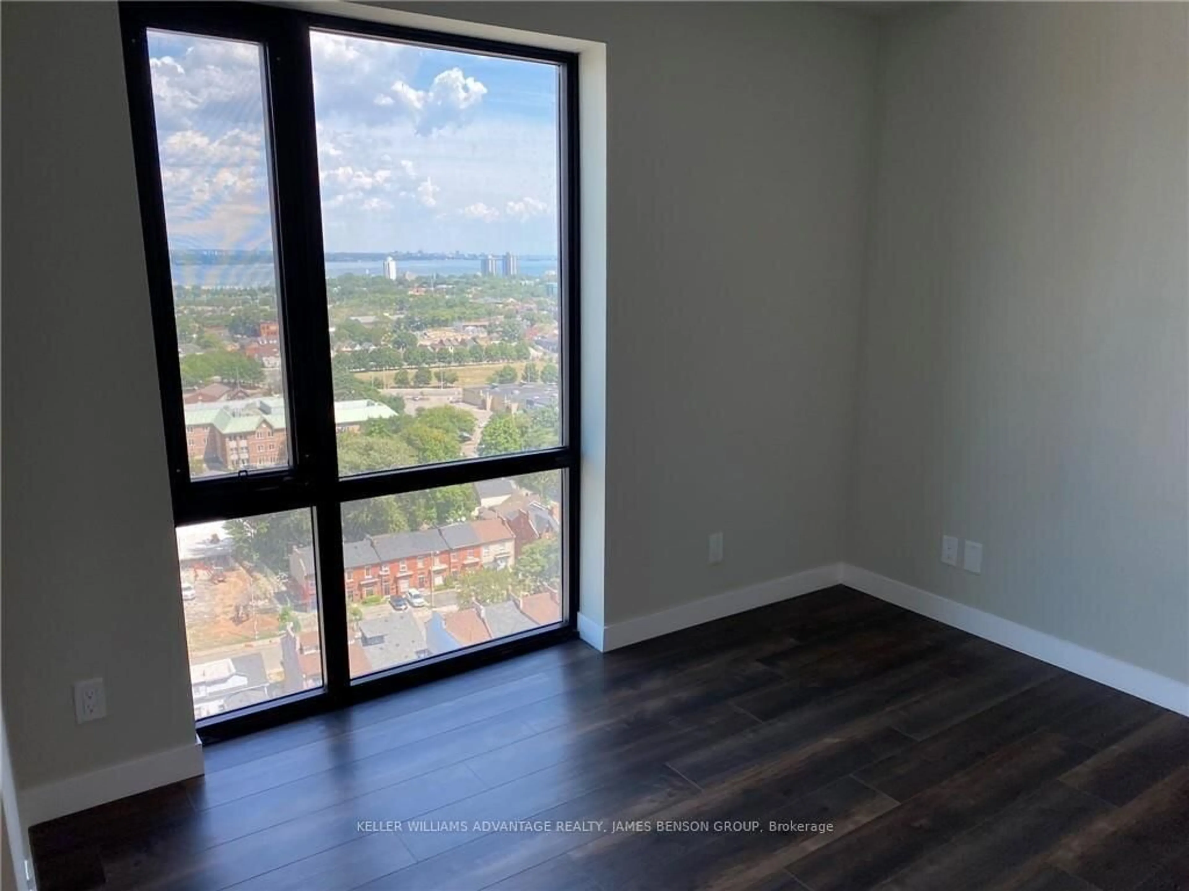 A pic of a room for 15 Queen St #2207, Hamilton Ontario L8P 0C6