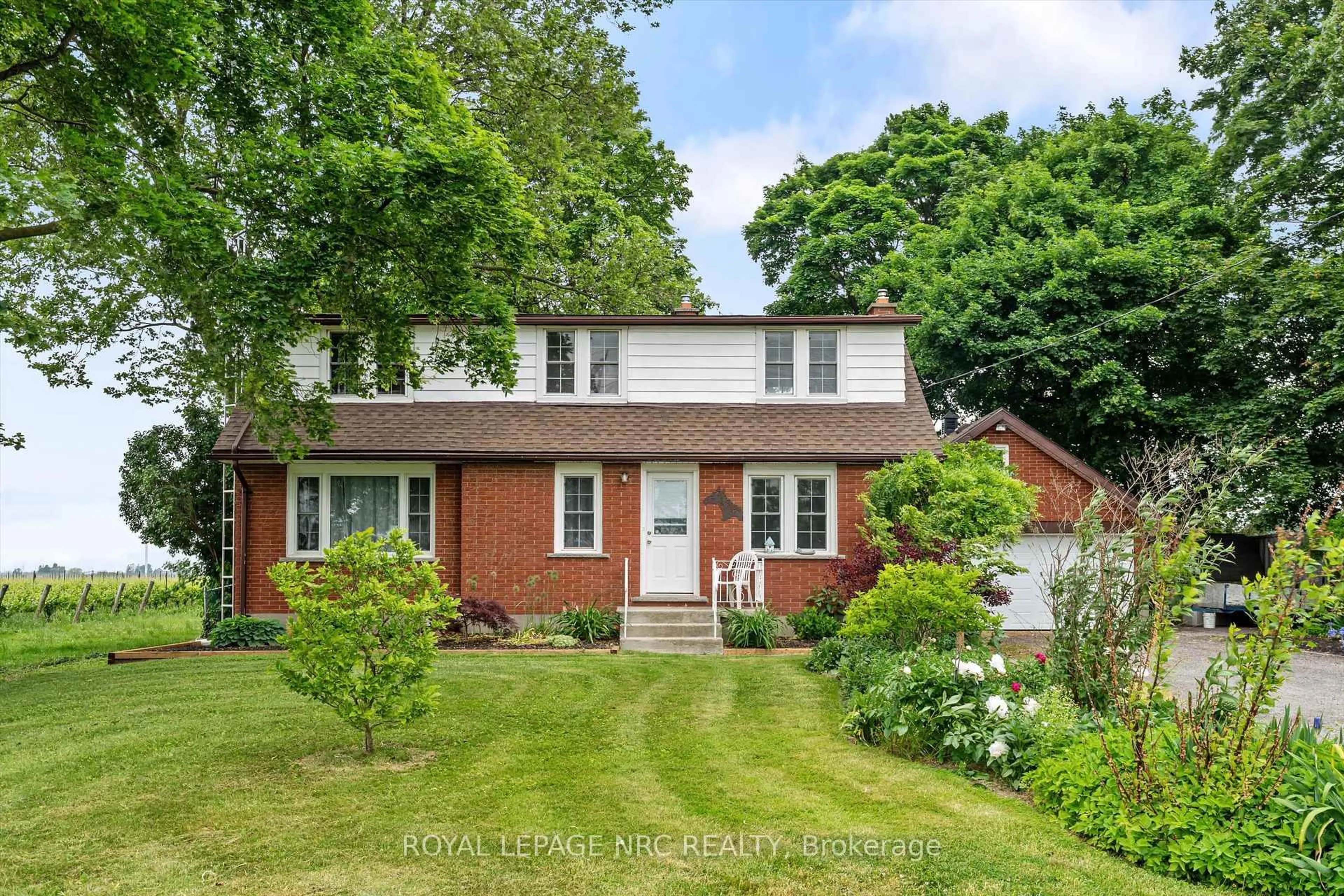 Home with brick exterior material, street for 1604 Concession 1 Rd, Niagara-on-the-Lake Ontario L0S 1J0