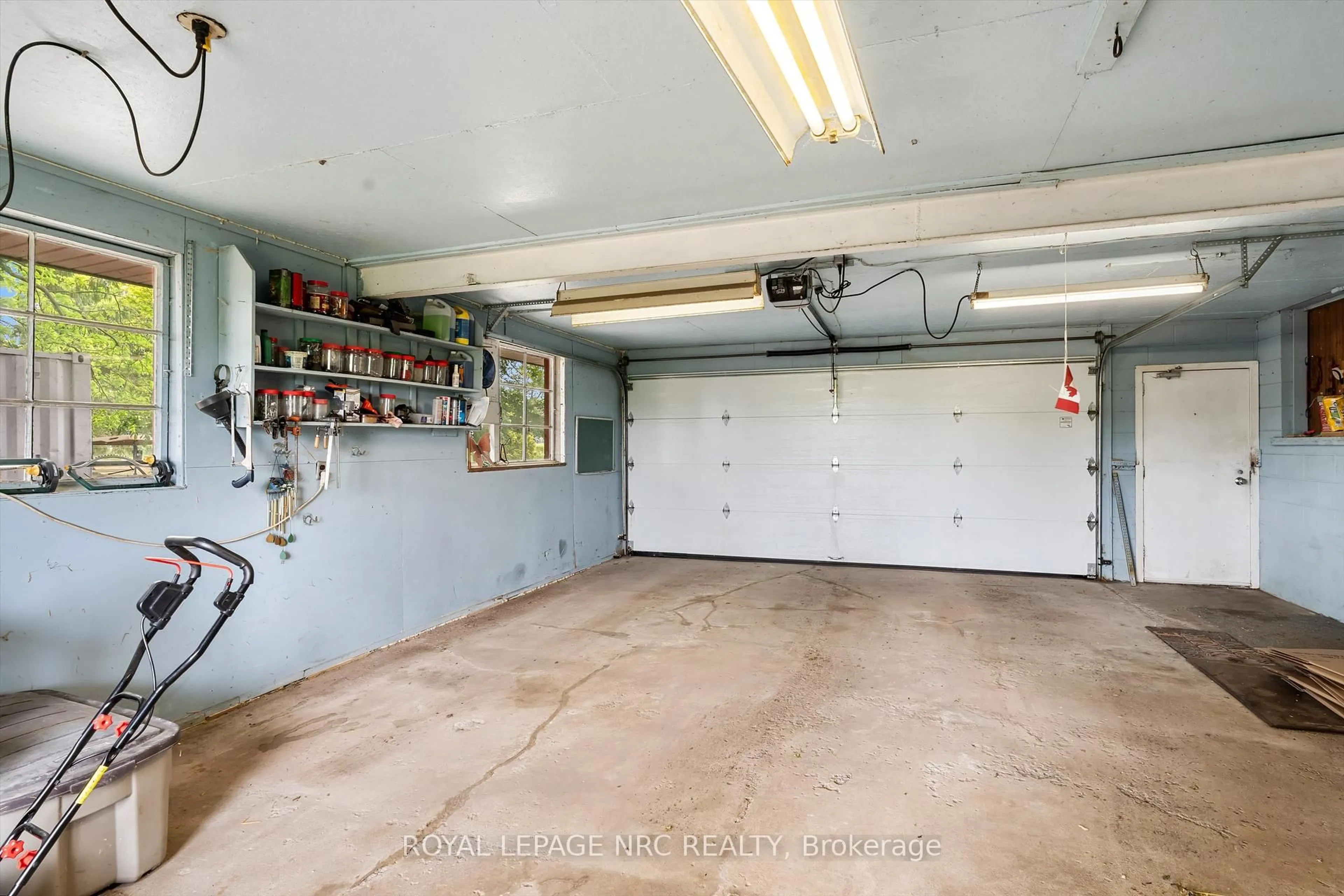 Indoor garage for 1604 Concession 1 Rd, Niagara-on-the-Lake Ontario L0S 1J0