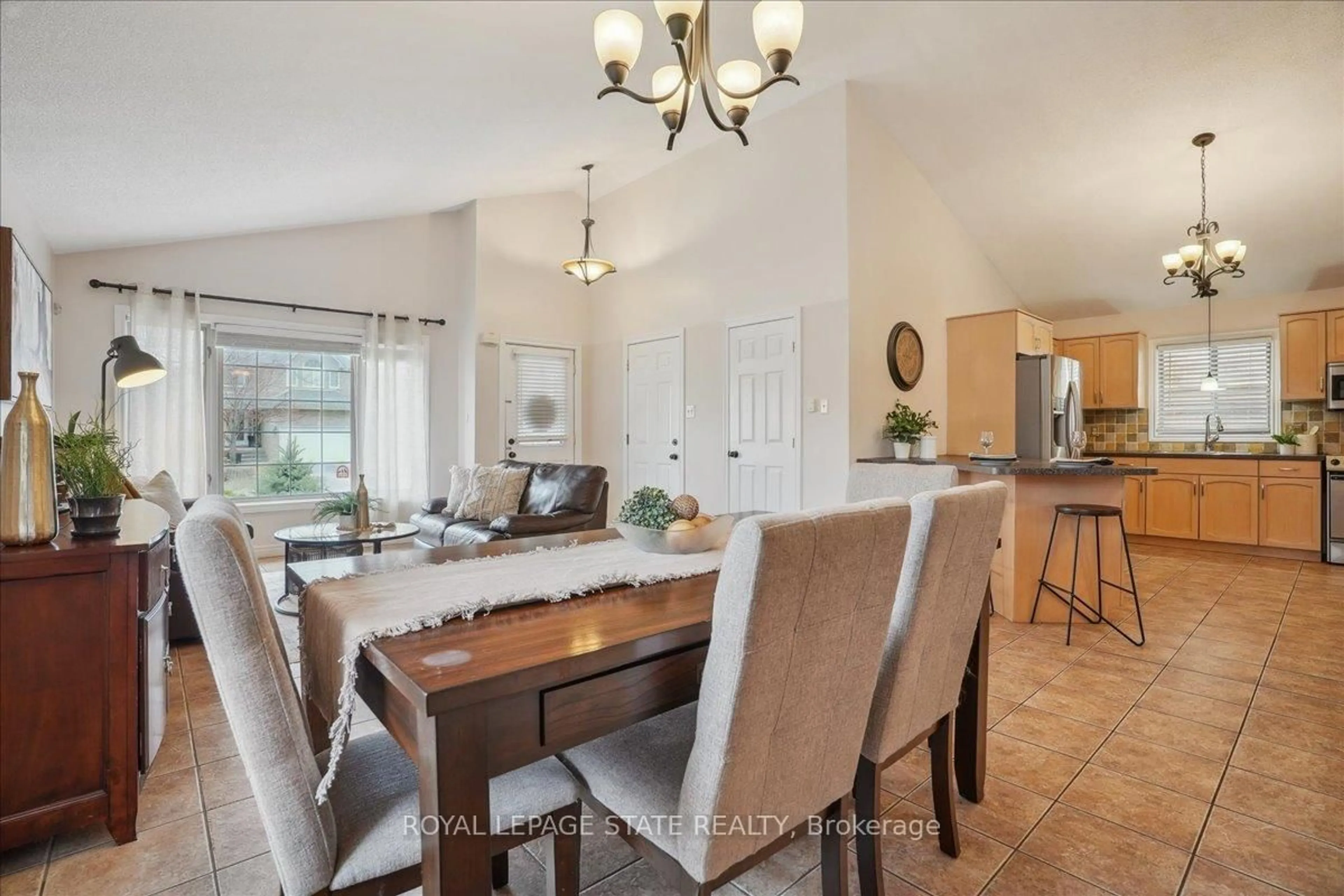 Open concept kitchen, ceramic/tile floor for 32 Sonoma Lane, Hamilton Ontario L8E 6B5