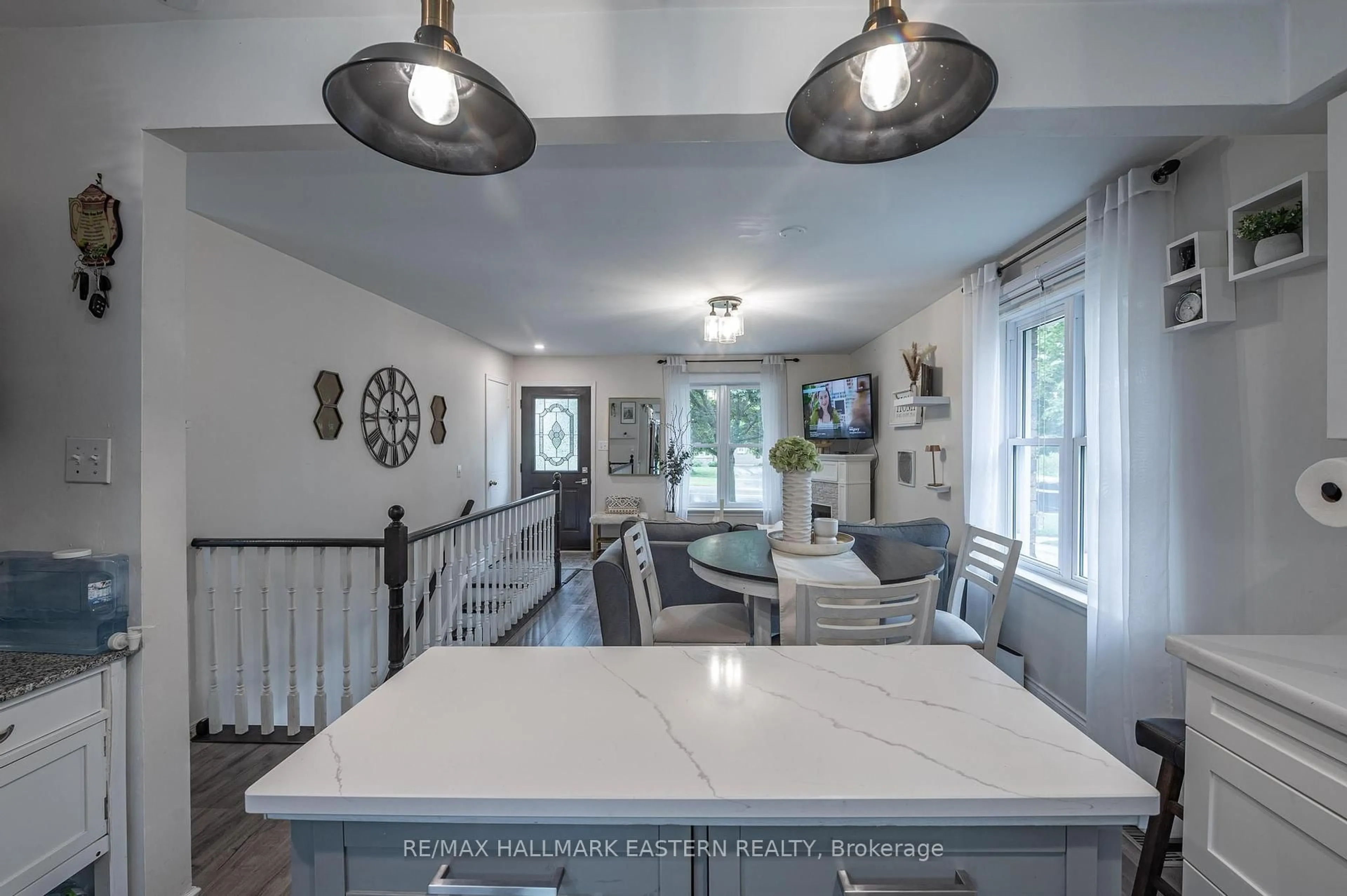 Open concept kitchen, ceramic/tile floor for 297 Towerhill Rd, Peterborough North Ontario K9H 7N1