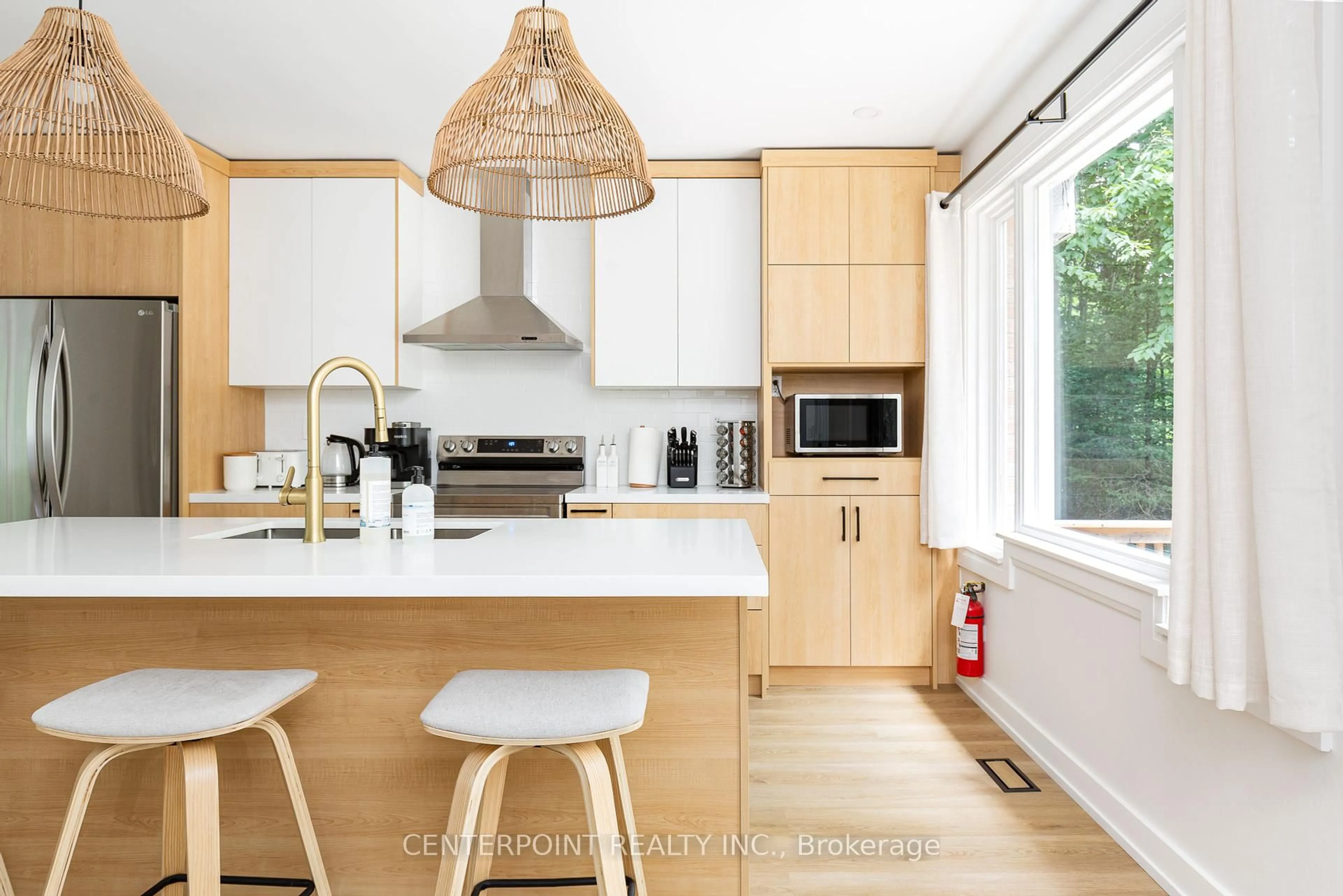 Contemporary kitchen, wood/laminate floor for 214 Balsam Chutes Rd, Huntsville Ontario P0B 1M0