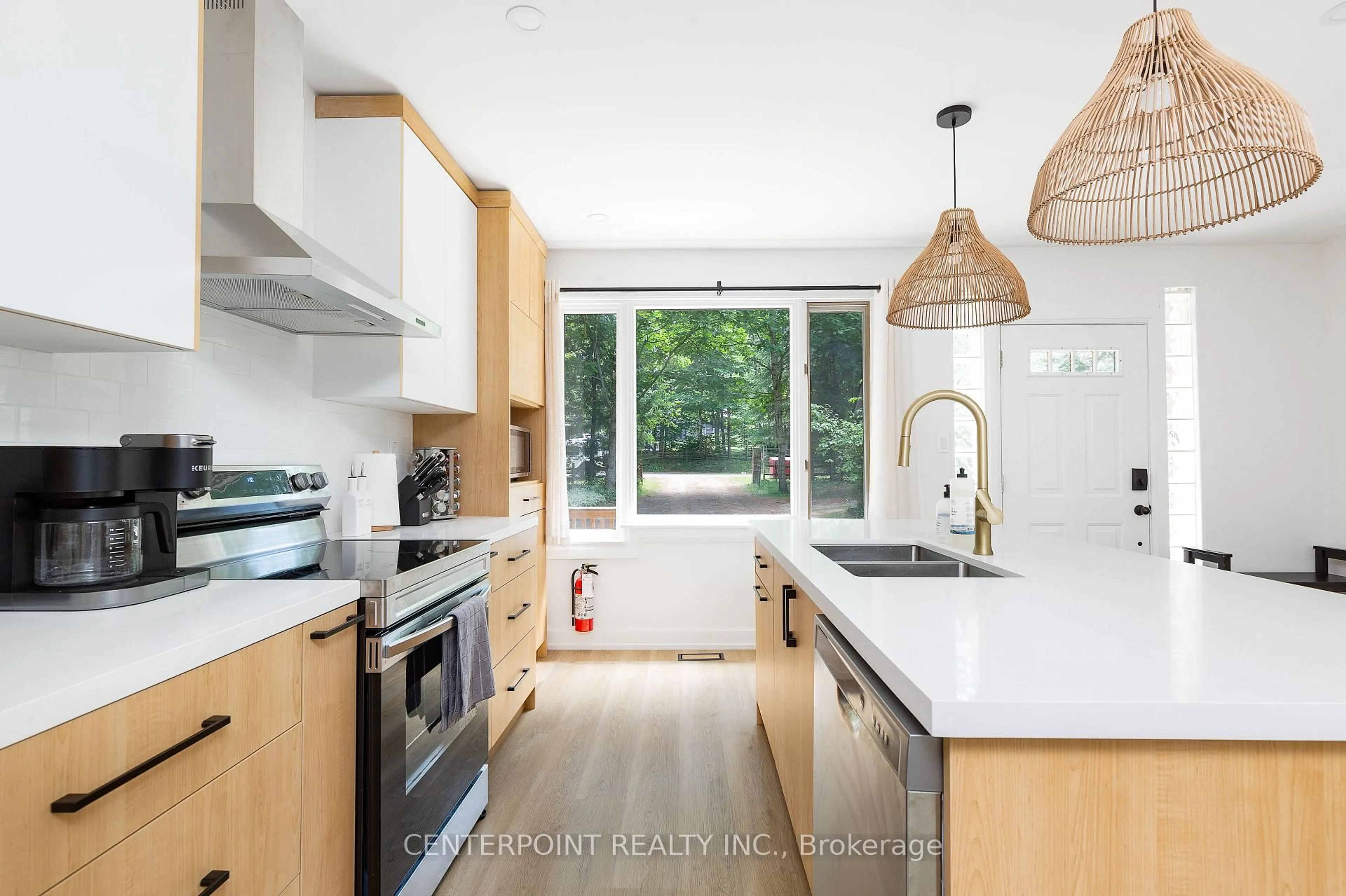 Contemporary kitchen, wood/laminate floor for 214 Balsam Chutes Rd, Huntsville Ontario P0B 1M0
