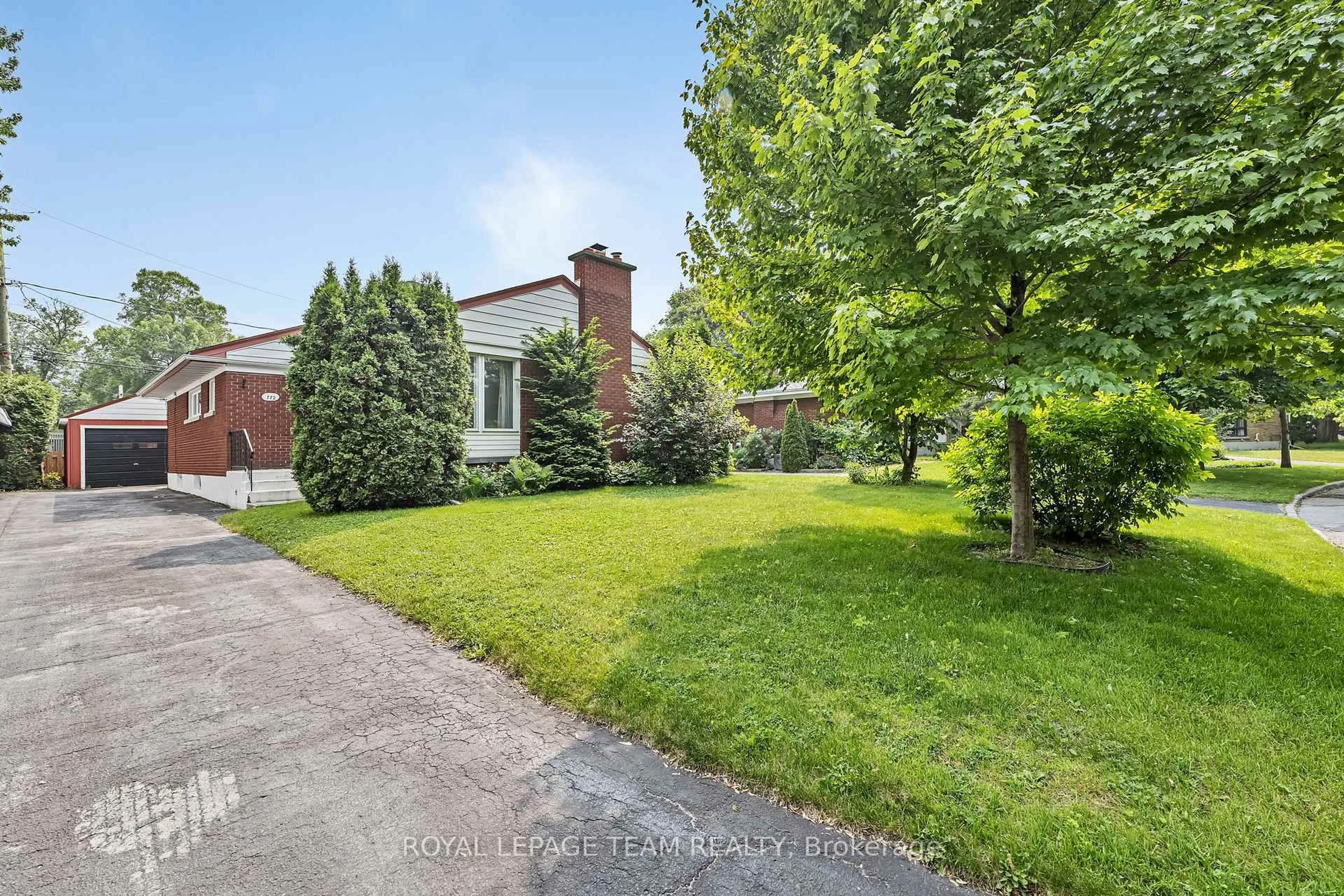 A pic from outside/outdoor area/front of a property/back of a property/a pic from drone, street for 772 Wingate Dr, Ottawa Ontario K1G 1S3