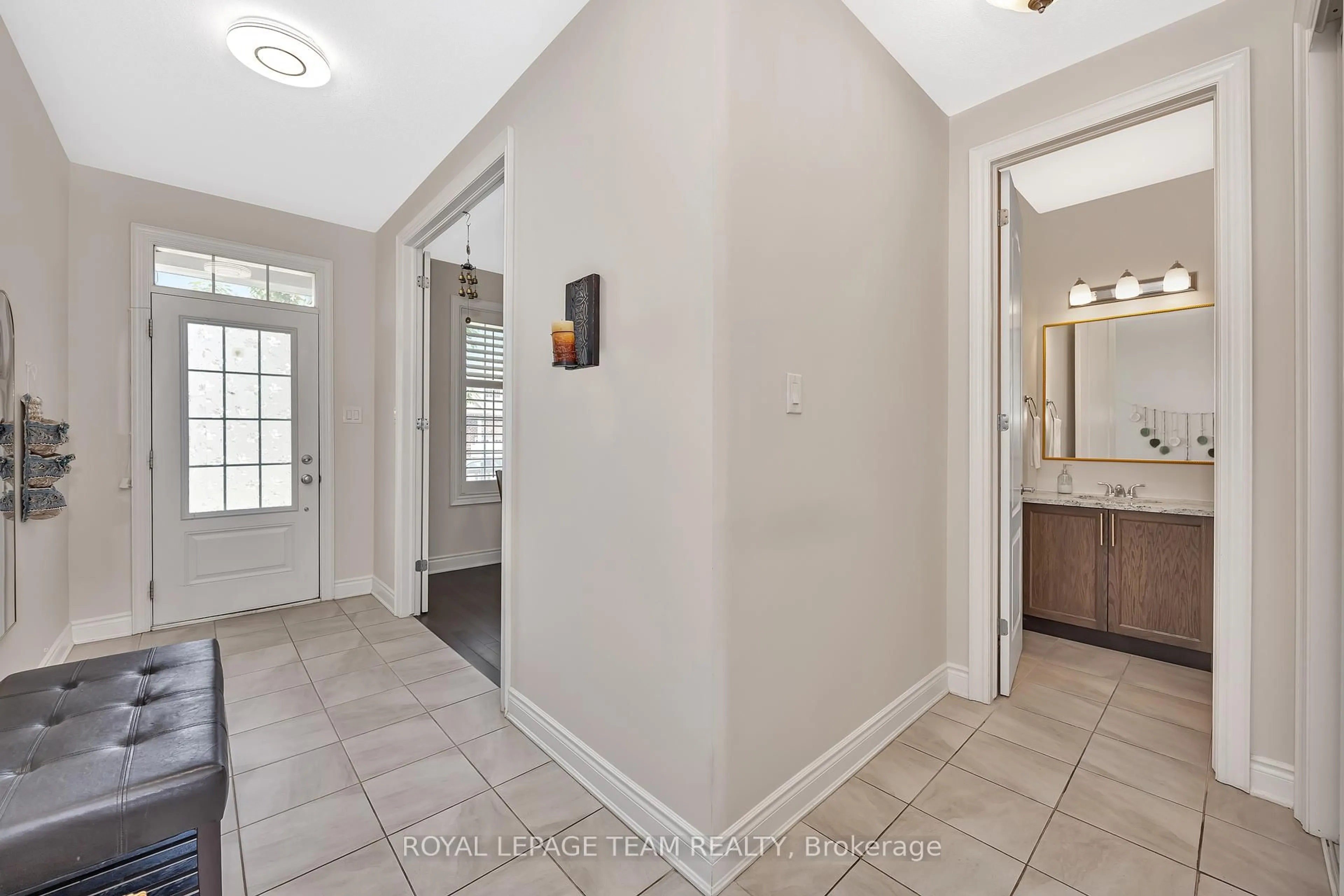 Indoor entryway for 3243 Harvester Cres, North Grenville Ontario K0G 1J0