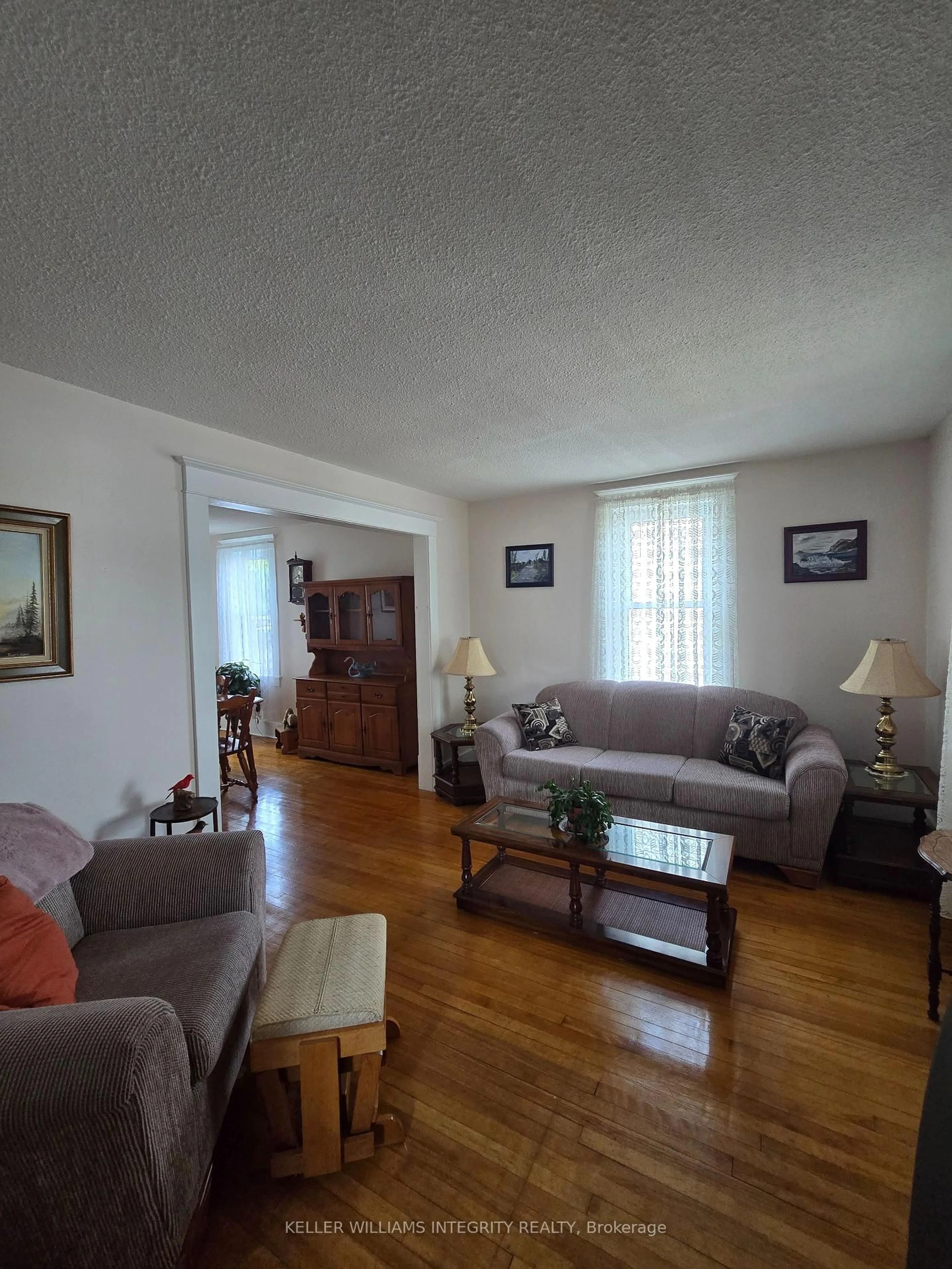 Living room with furniture, unknown for 418 Bedford St, Cornwall Ontario K6J 4C6