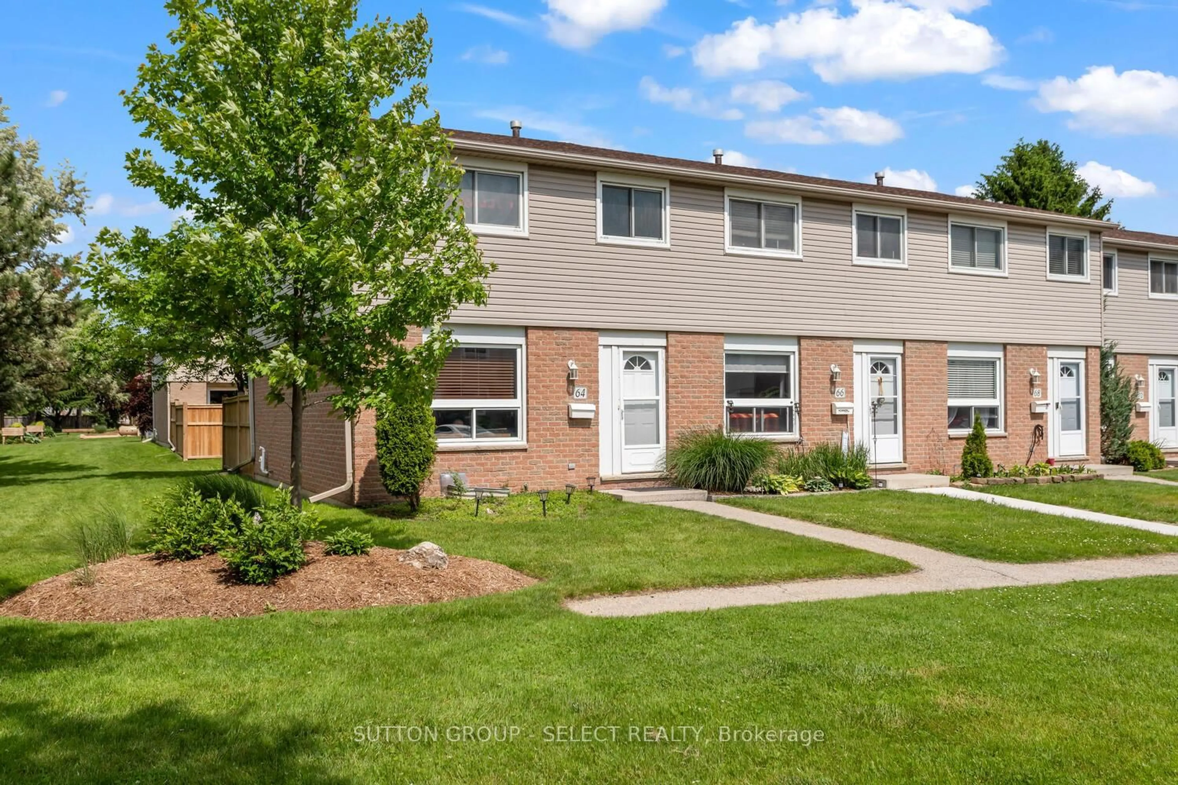 Home with vinyl exterior material, street for 40 TIFFANY Dr #64, London East Ontario N5V 3N3