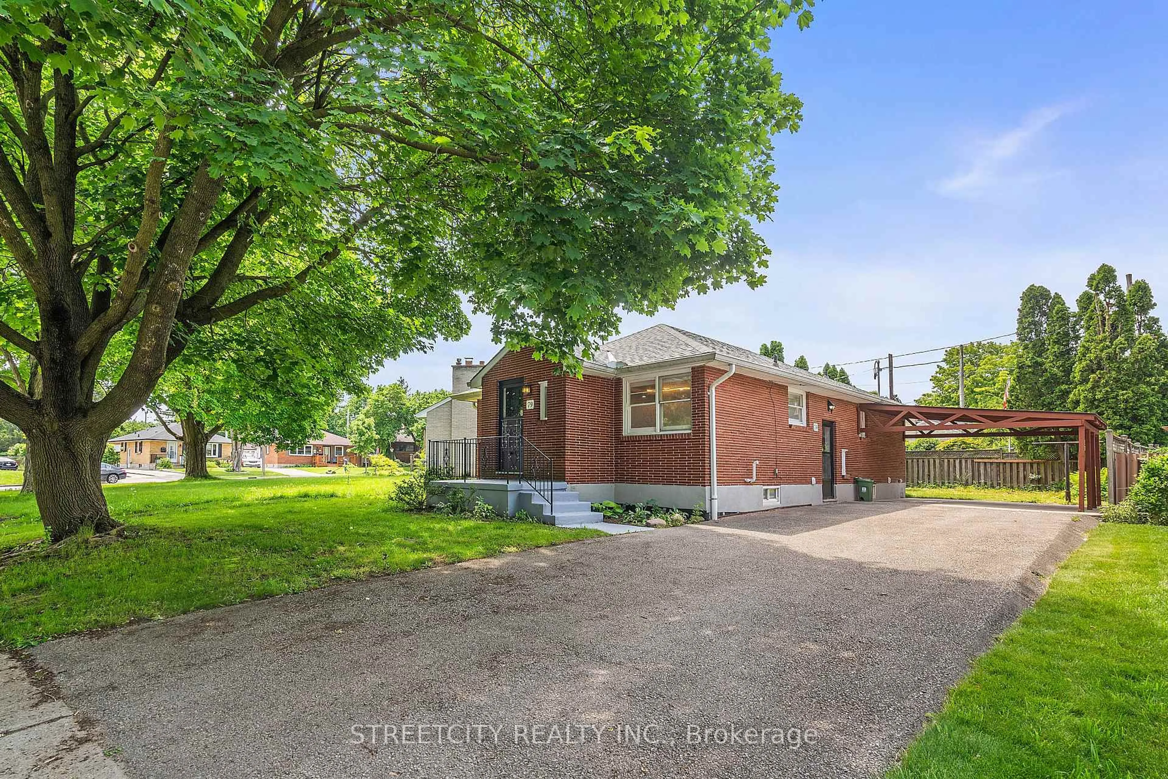 A pic from outside/outdoor area/front of a property/back of a property/a pic from drone, street for 79 Glass Ave, London East Ontario N5W 1Z8