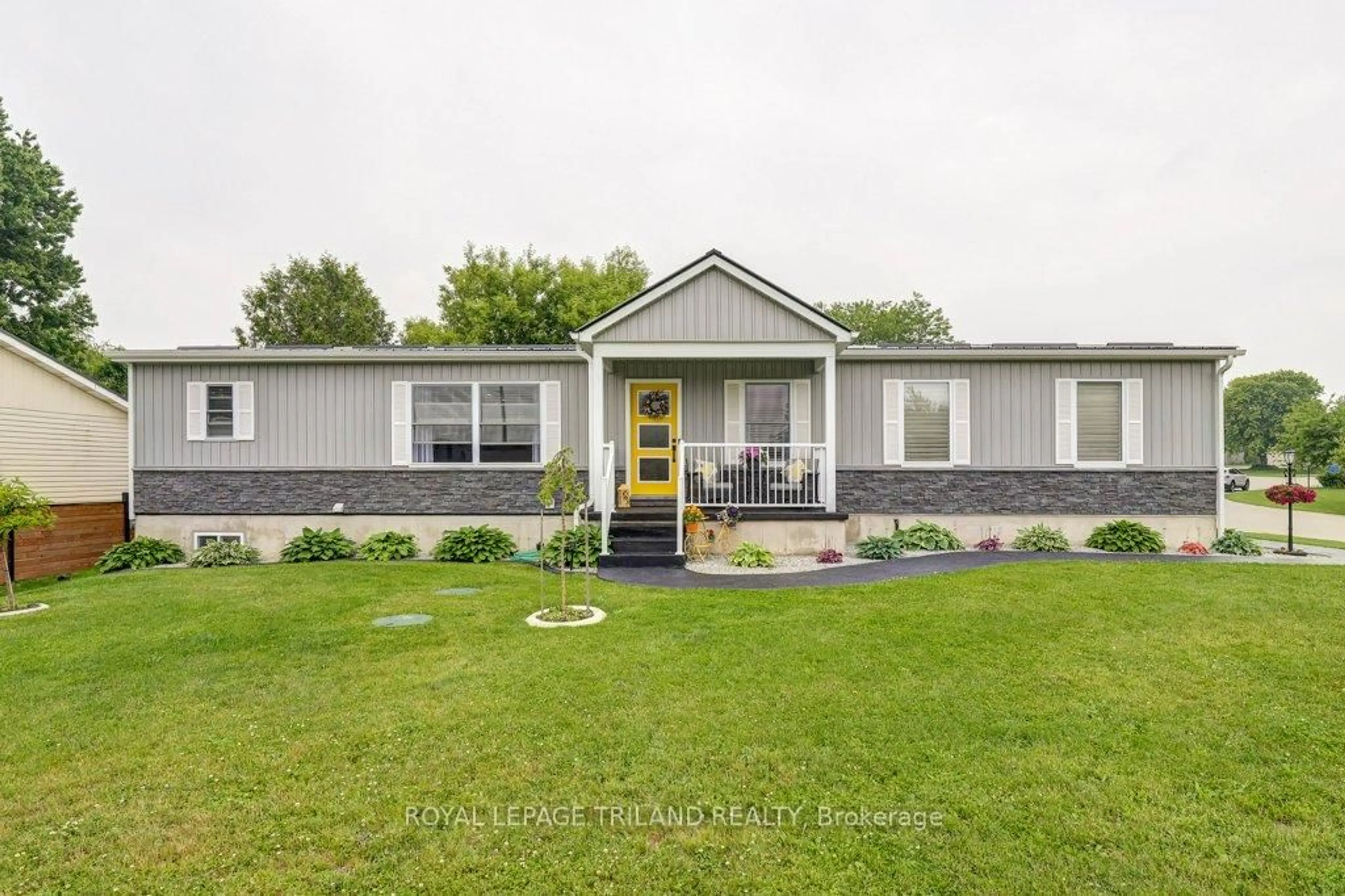 Home with vinyl exterior material, unknown for 44155 Elm Line, St. Thomas Ontario N5P 3S6