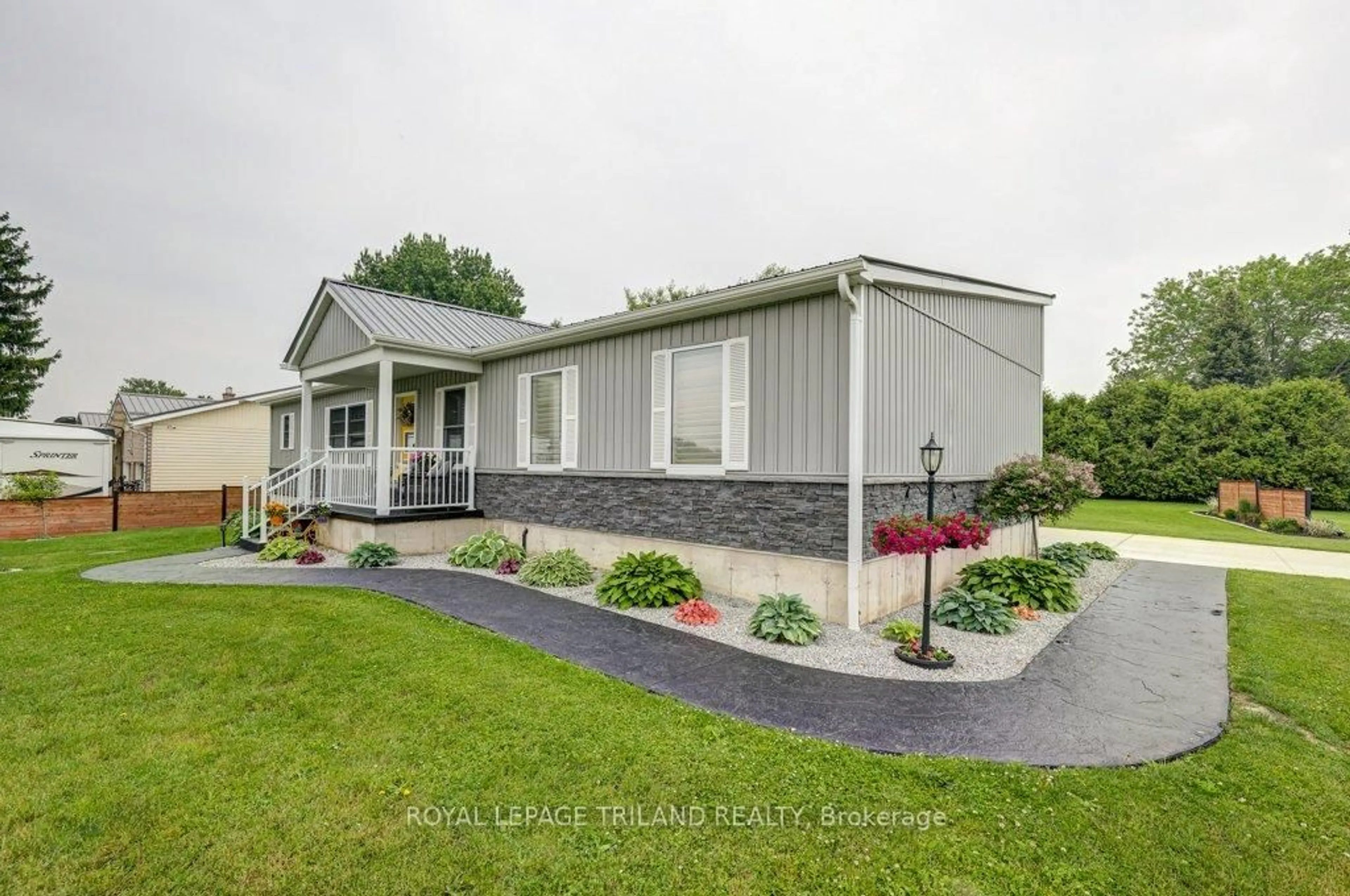 Home with vinyl exterior material, street for 44155 Elm Line, St. Thomas Ontario N5P 3S6