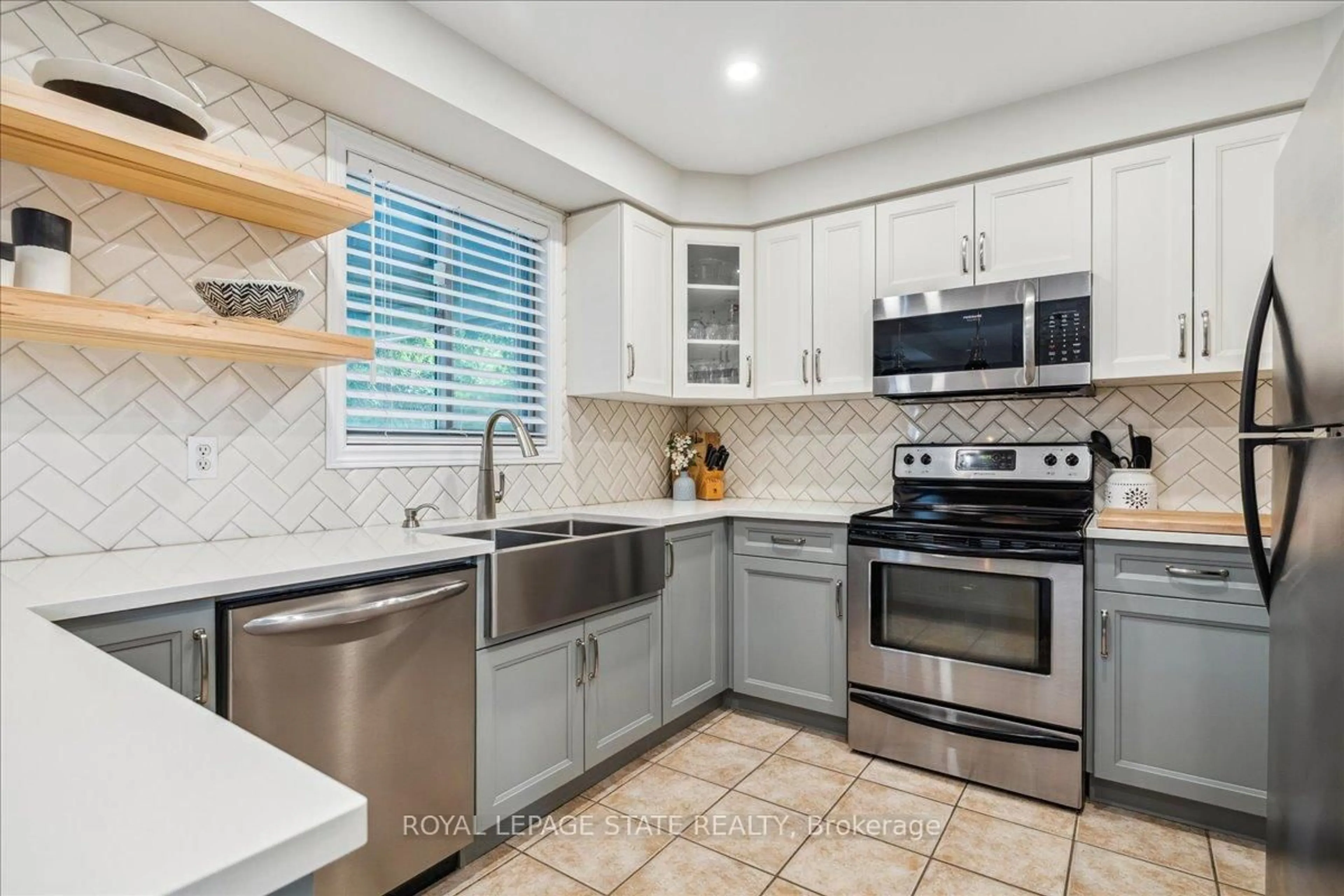 Open concept kitchen, ceramic/tile floor for 51 Napa Lane, Hamilton Ontario L8E 6B7
