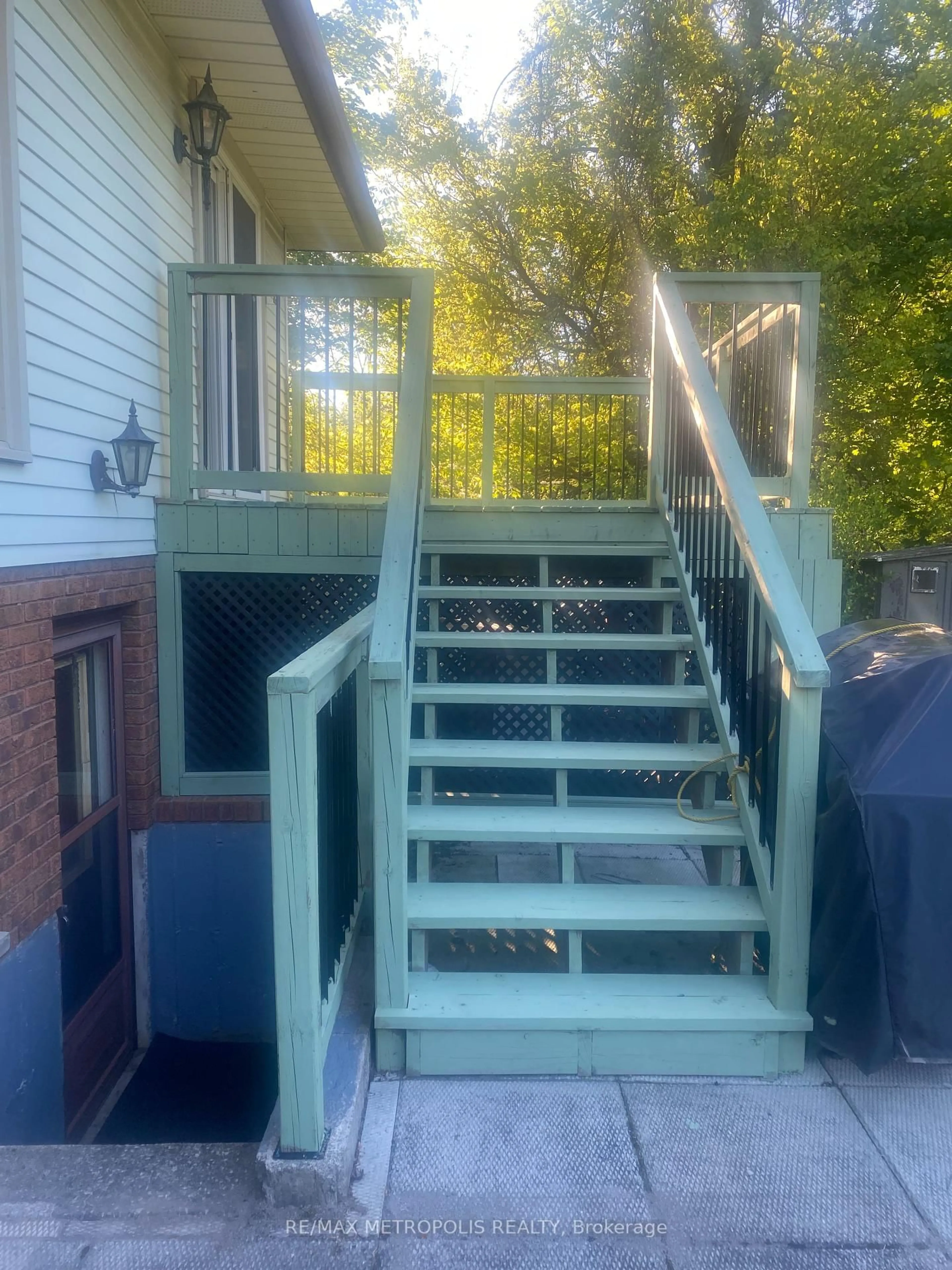 Stairs for 105 Fitch St, Welland Ontario L3C 4V3