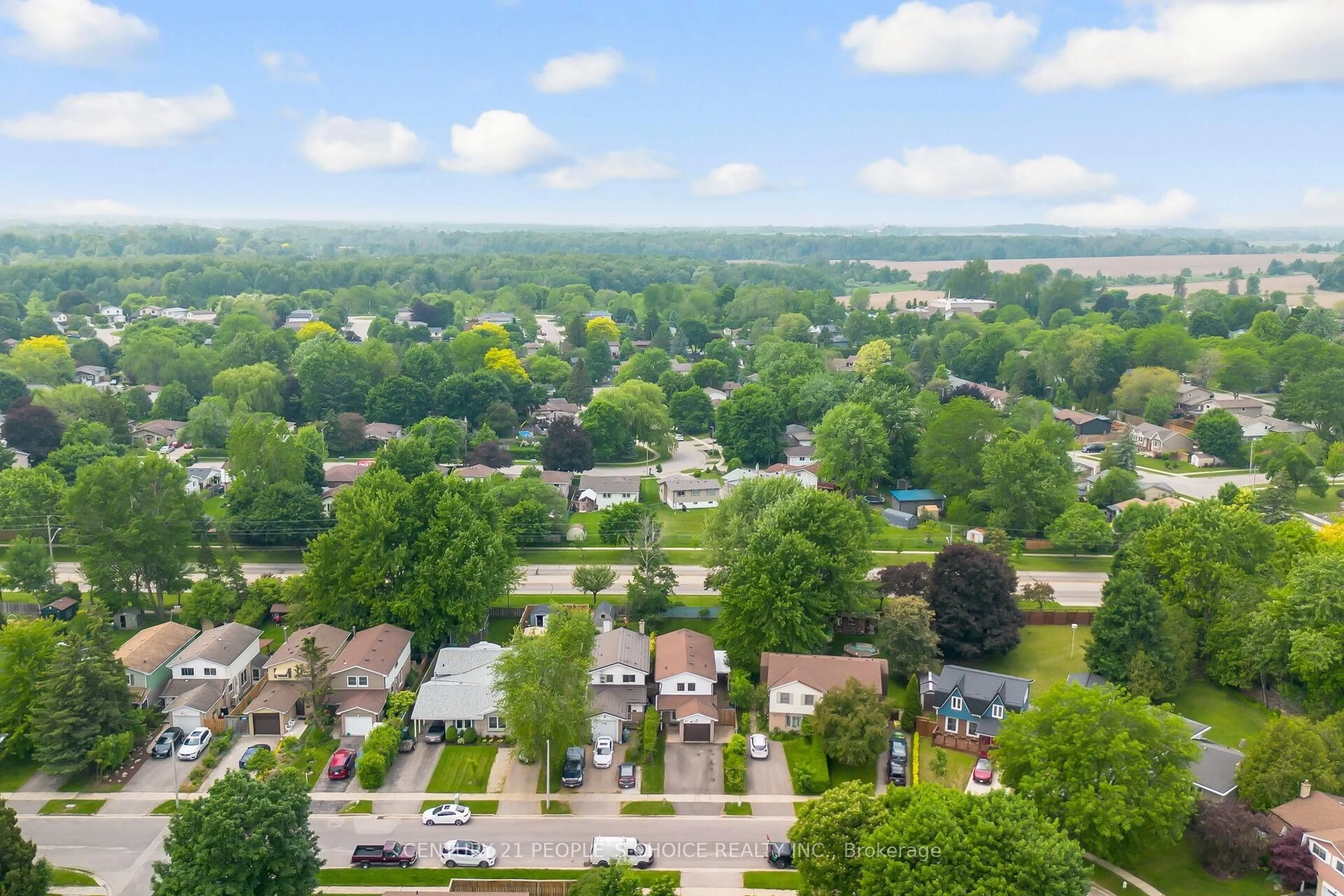 A pic from outside/outdoor area/front of a property/back of a property/a pic from drone, street for 106 QUEENSDALE Cres, Guelph Ontario N1H 6W3