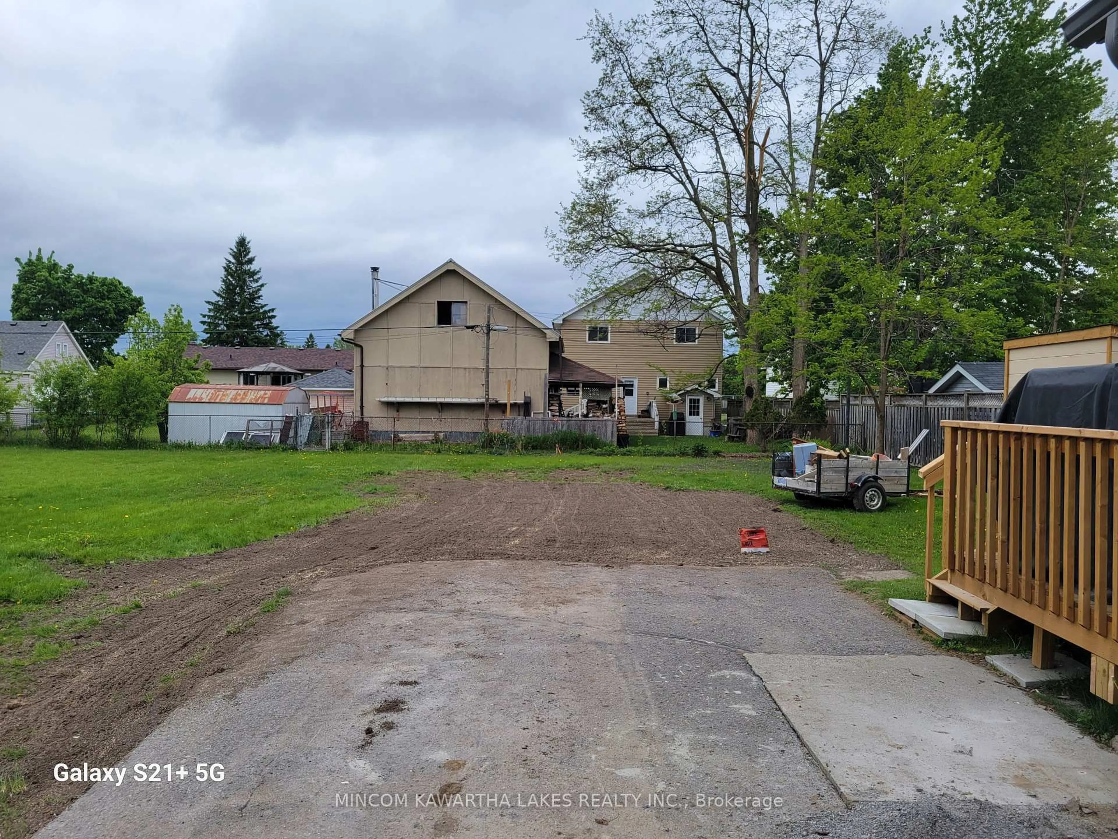 A pic from outside/outdoor area/front of a property/back of a property/a pic from drone, street for 889 Western Ave, Peterborough Central Ontario K9J 5W1