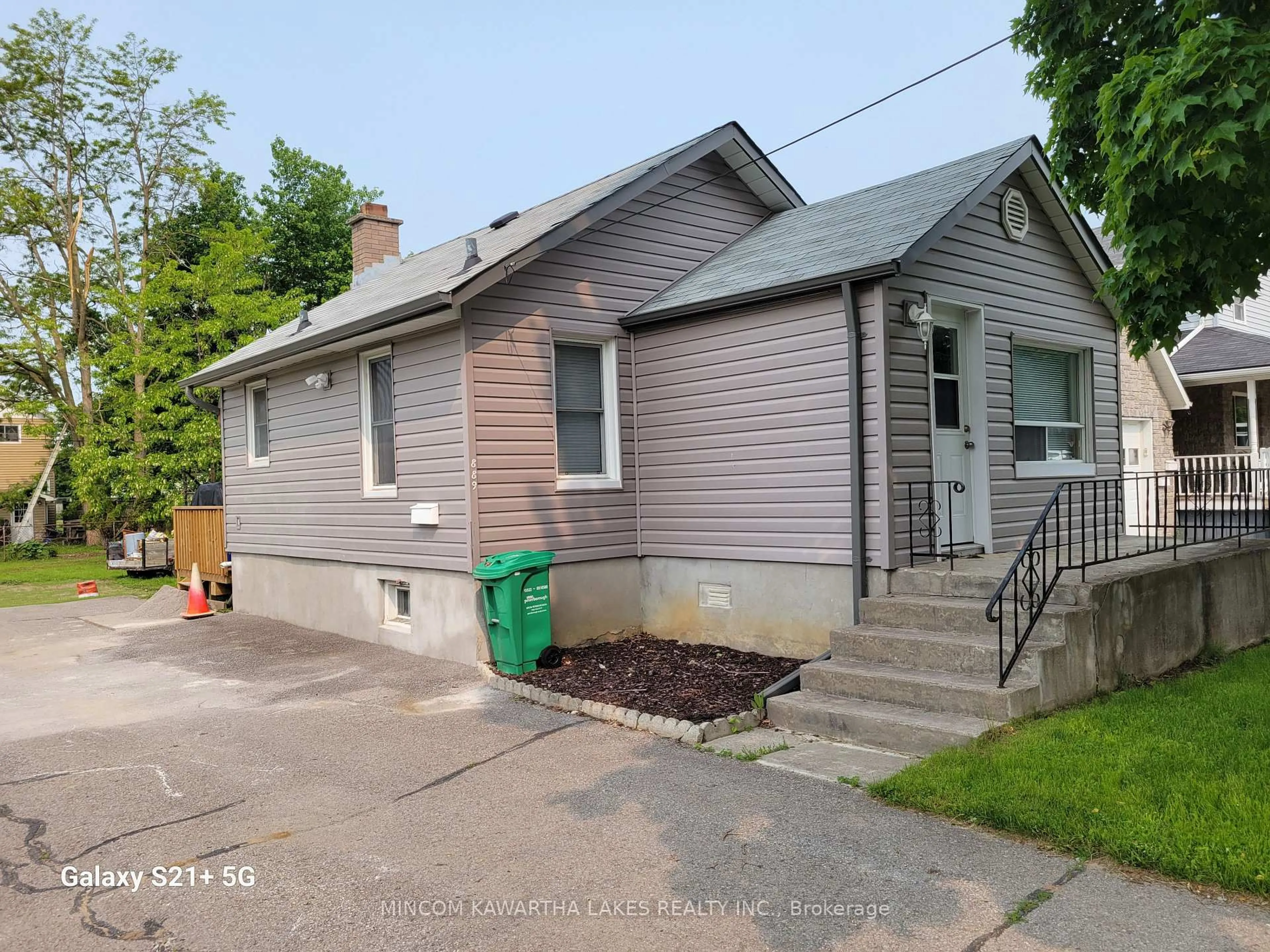 Unknown for 889 Western Ave, Peterborough Central Ontario K9J 5W1