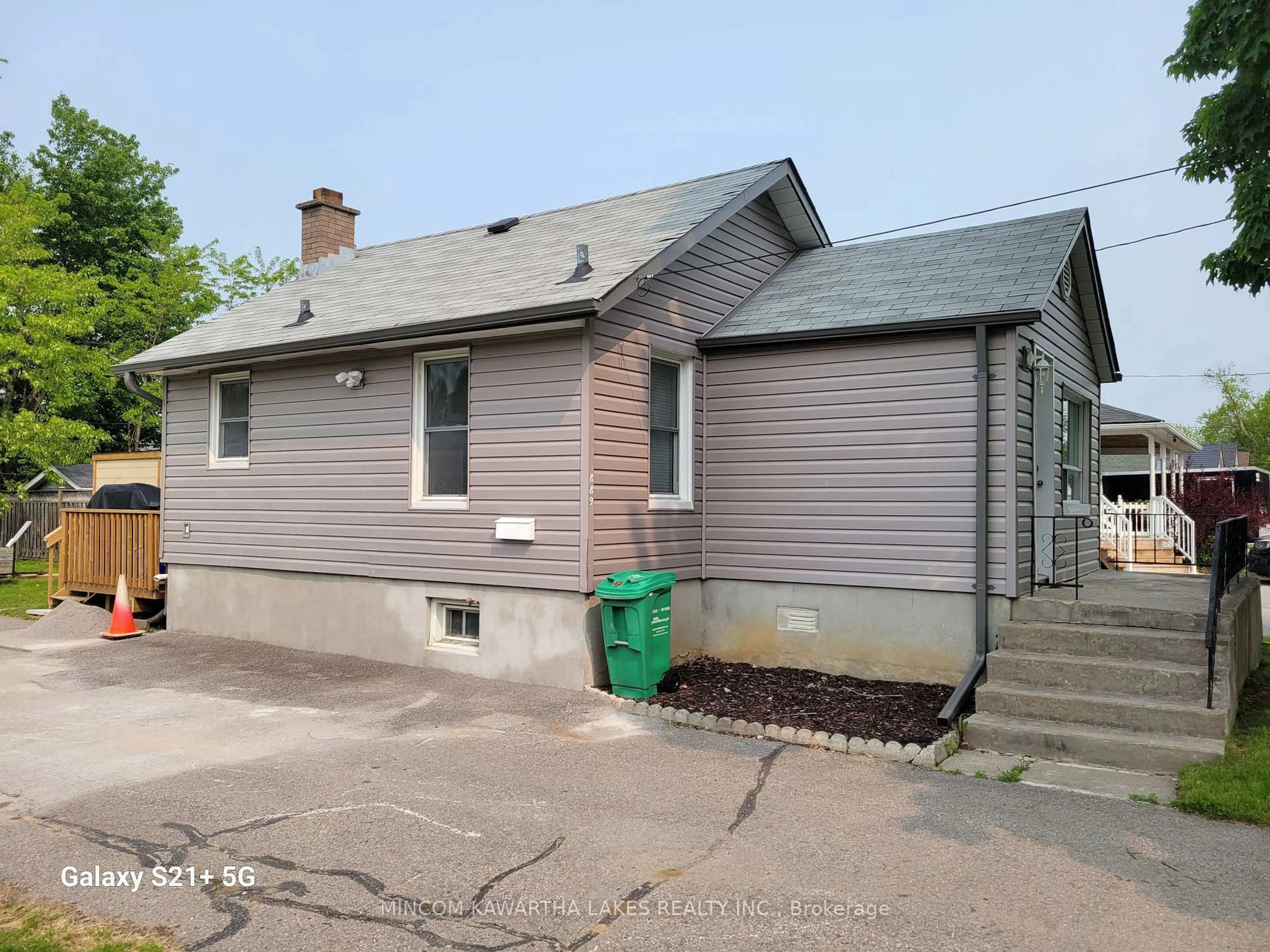 Unknown for 889 Western Ave, Peterborough Central Ontario K9J 5W1