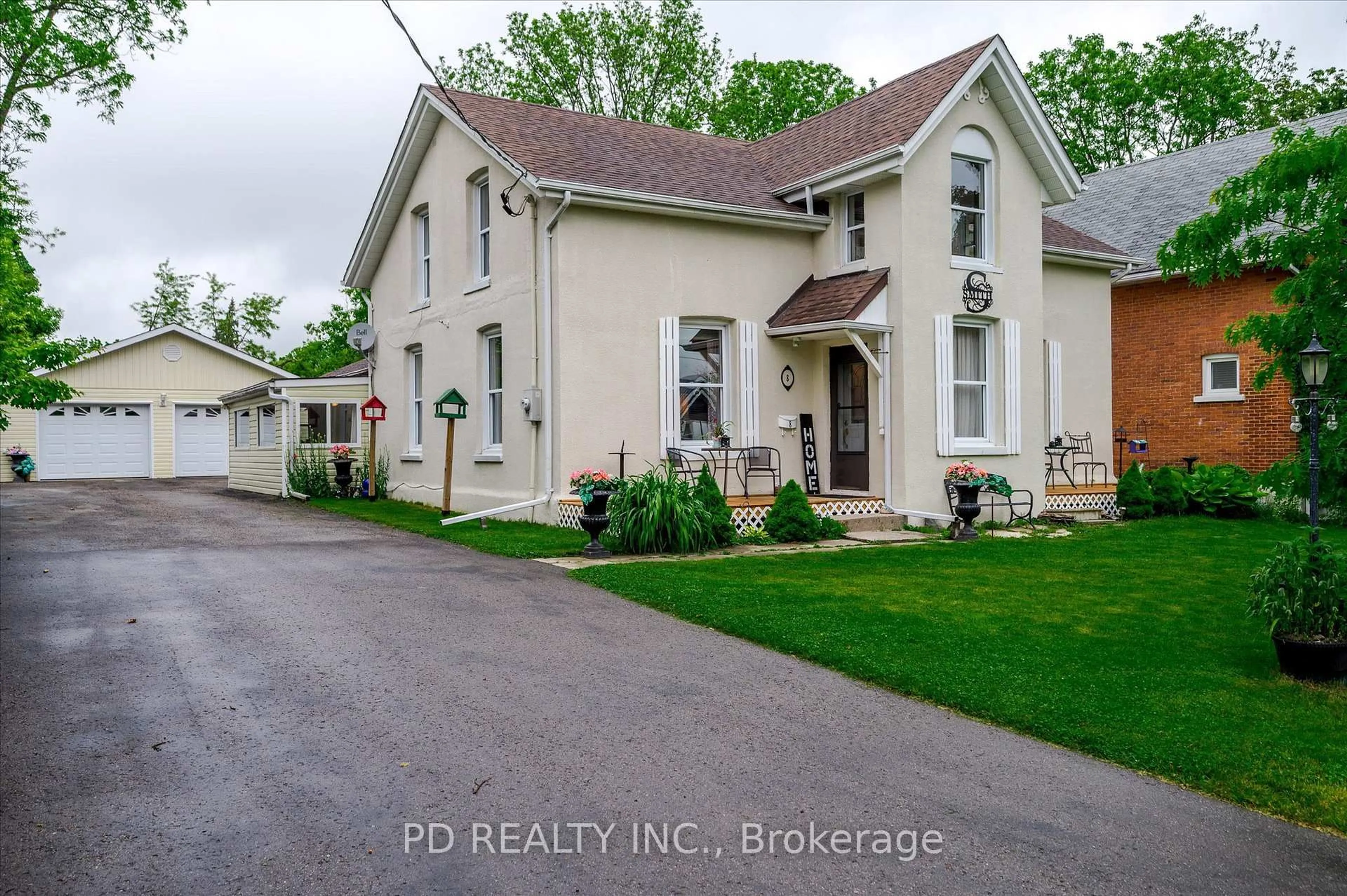 A pic from outside/outdoor area/front of a property/back of a property/a pic from drone, street for 8 Regent St, Kawartha Lakes Ontario K9V 3T7