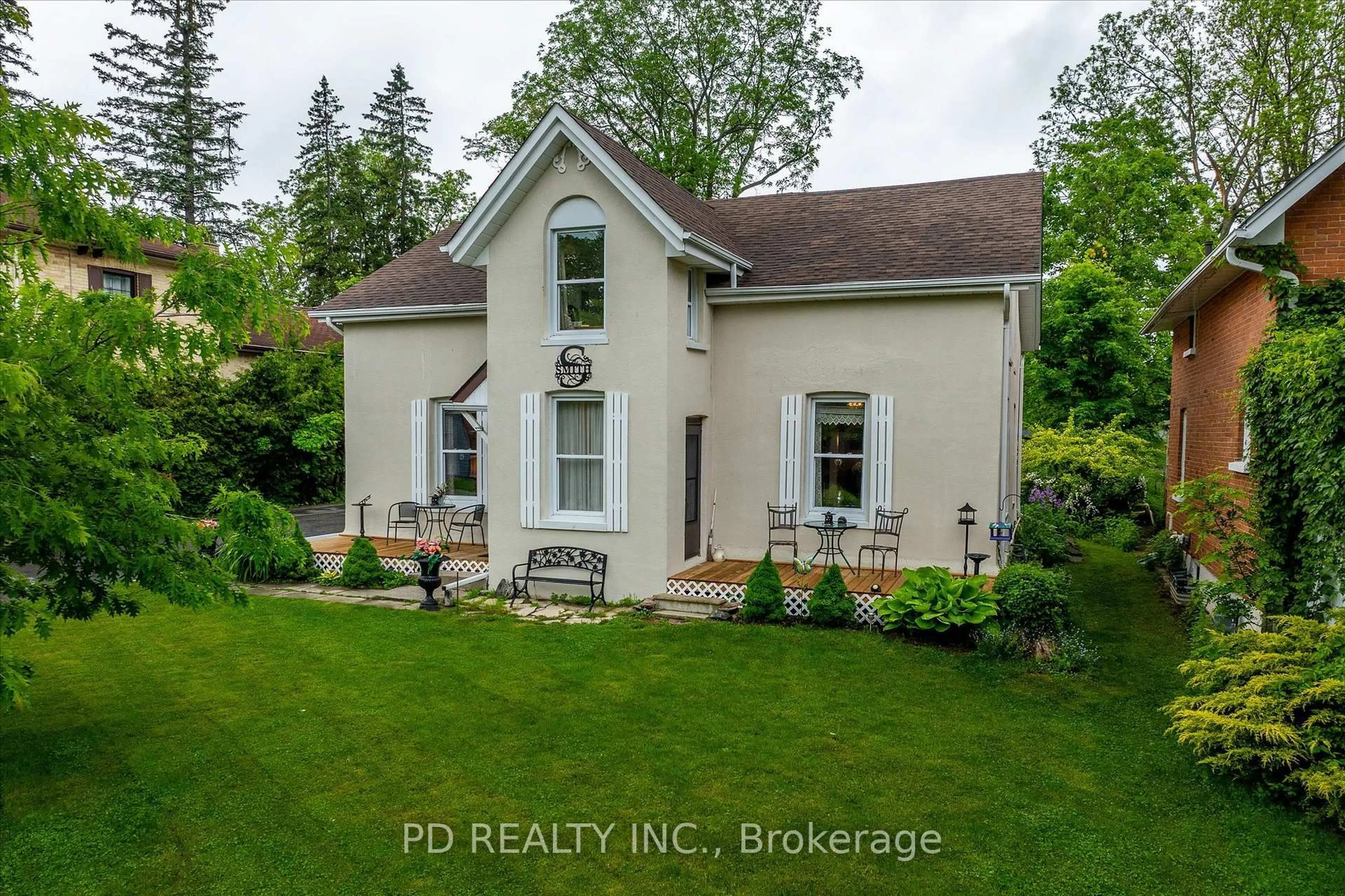 A pic from outside/outdoor area/front of a property/back of a property/a pic from drone, unknown for 8 Regent St, Kawartha Lakes Ontario K9V 3T7