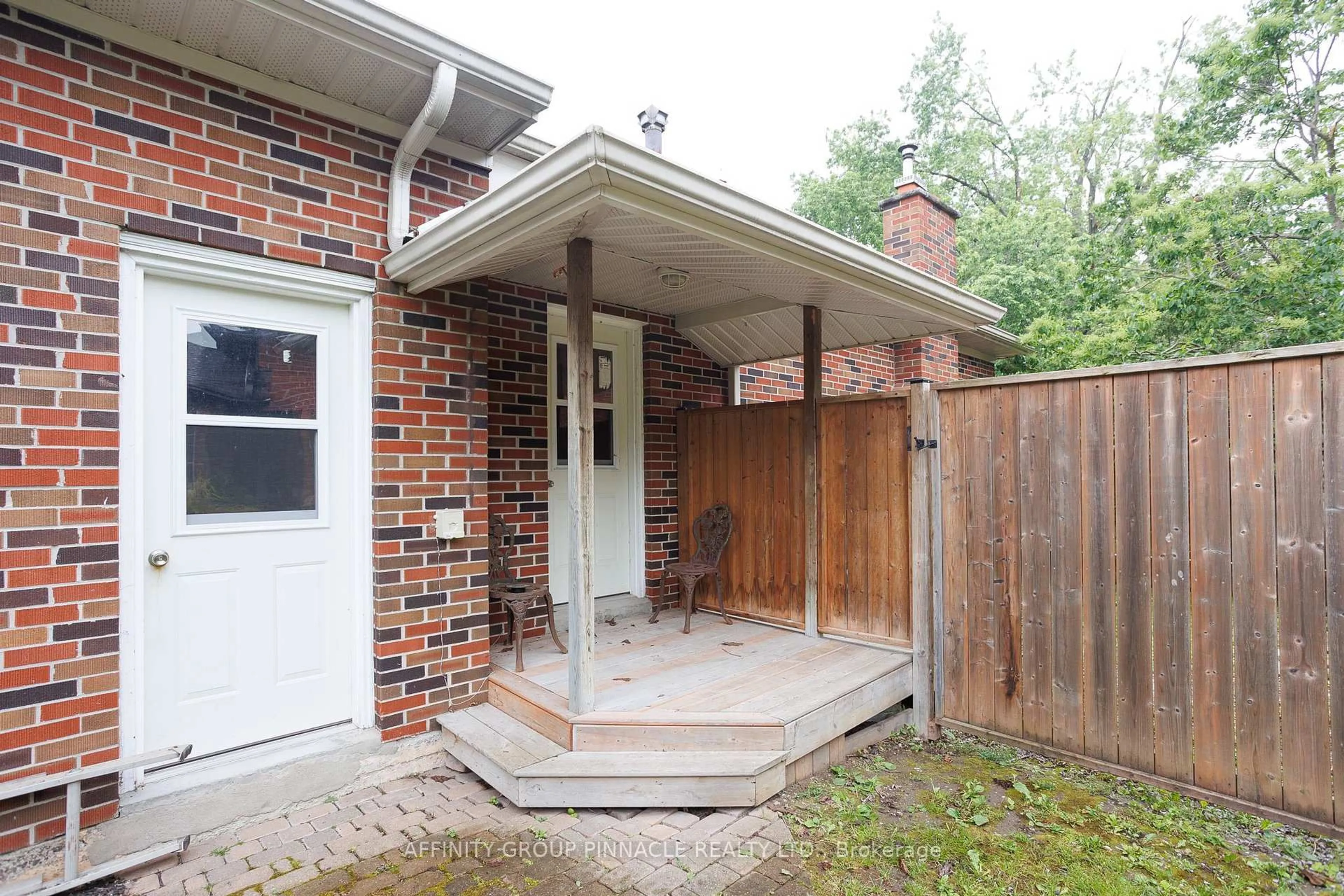 Patio, street for 60 Sanderling Cres, Kawartha Lakes Ontario K9V 4N2
