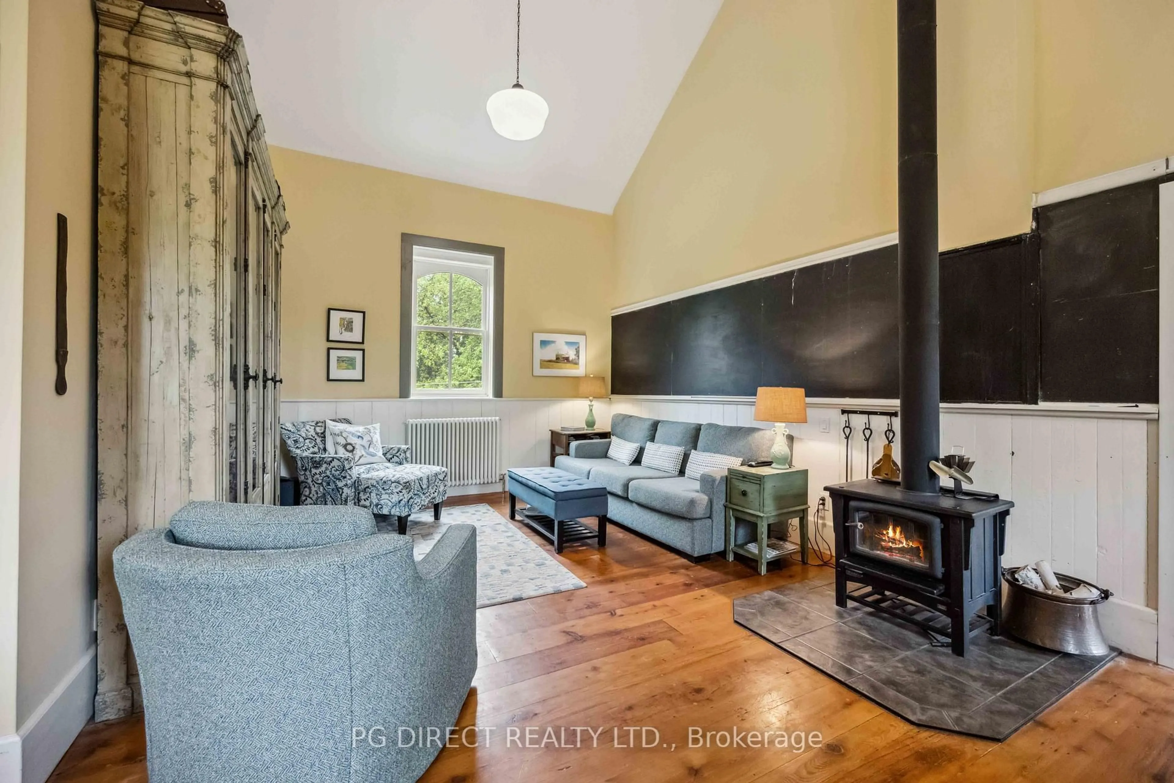 Living room with furniture, unknown for 553763 Road 55, Grey Highlands Ontario N0C 1J0