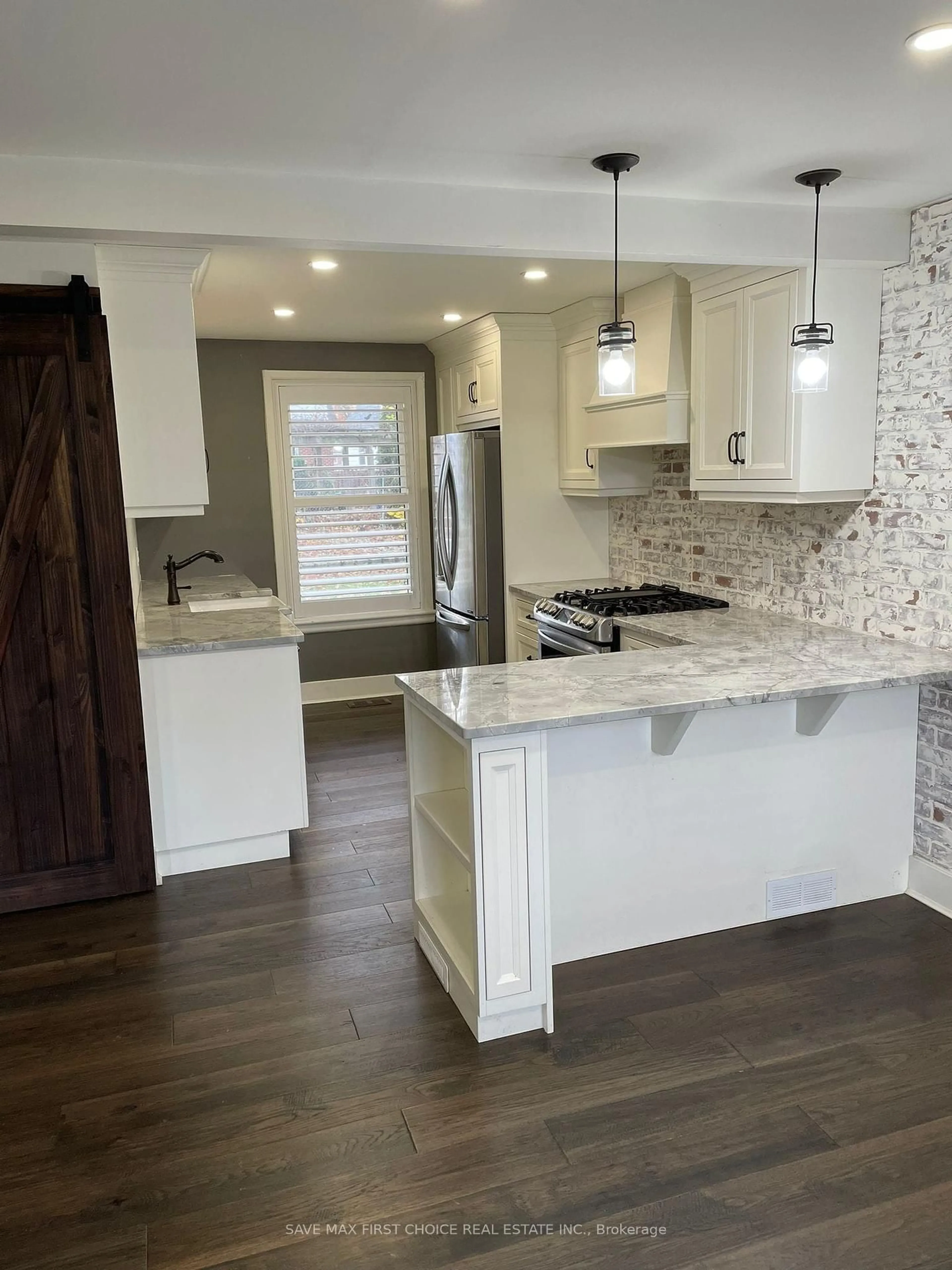 Open concept kitchen, unknown for 22 Bevan Crt, Hamilton Ontario L8K 4R1