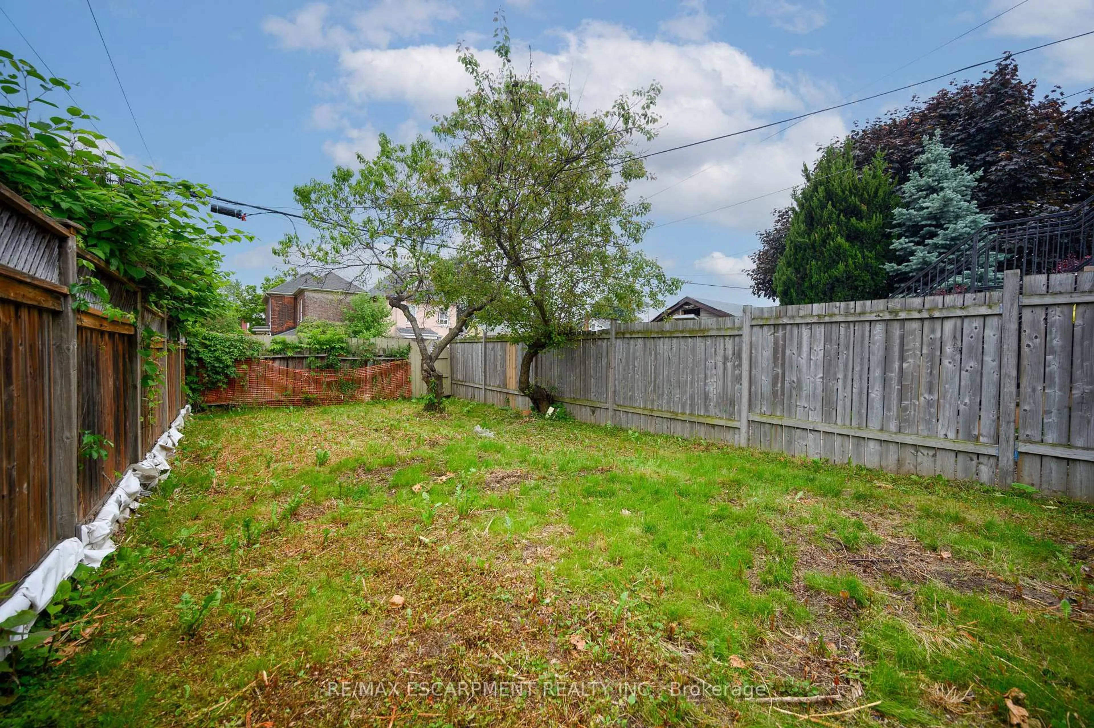 A pic from outside/outdoor area/front of a property/back of a property/a pic from drone, street for 106 Emerald St, Hamilton Ontario L8L 5K4