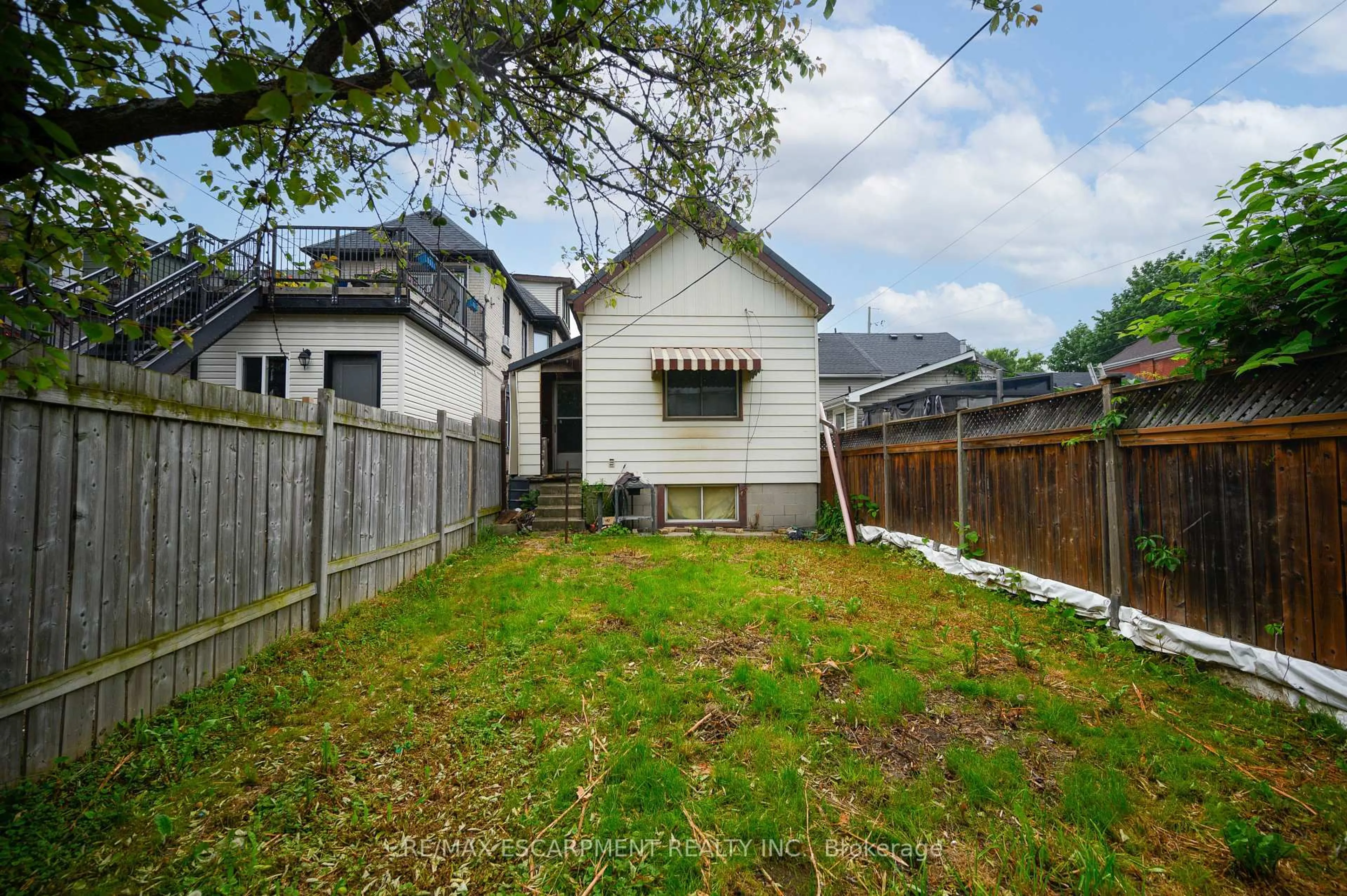 Unknown for 106 Emerald St, Hamilton Ontario L8L 5K4