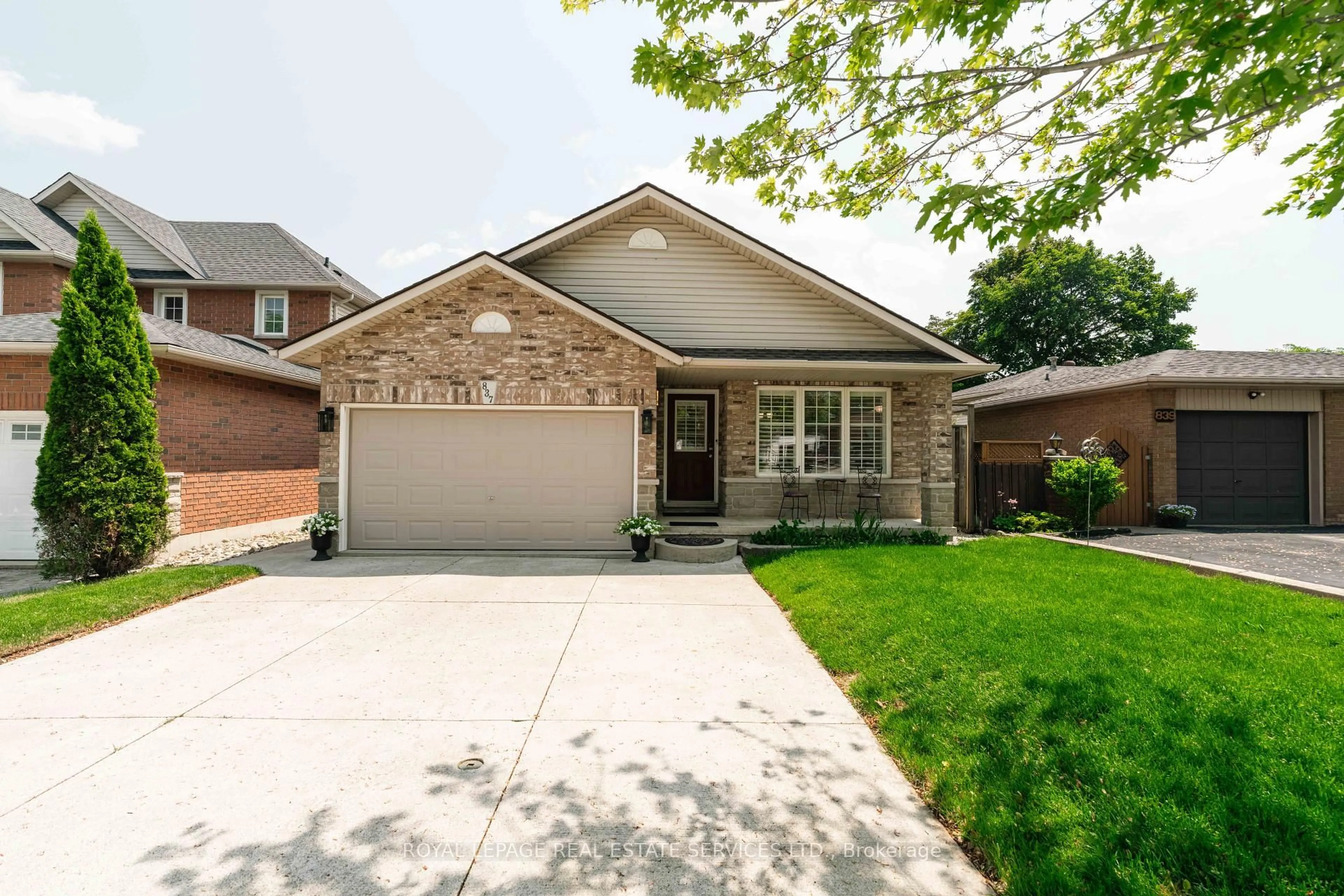 Home with brick exterior material, street for 837 Upper Ottawa St, Hamilton Ontario L8T 3V4